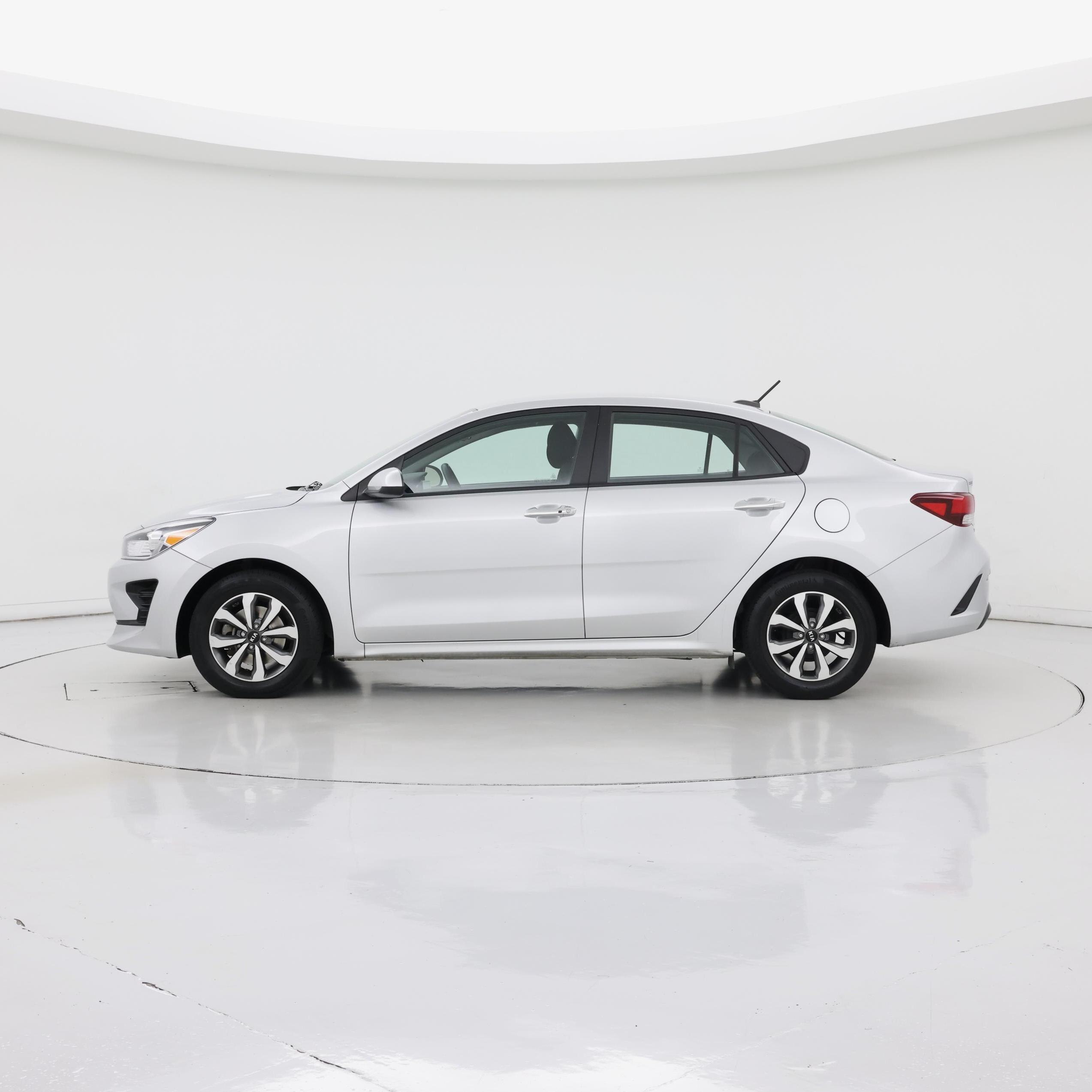 Thumbnail: 2021 Kia Rio - 3