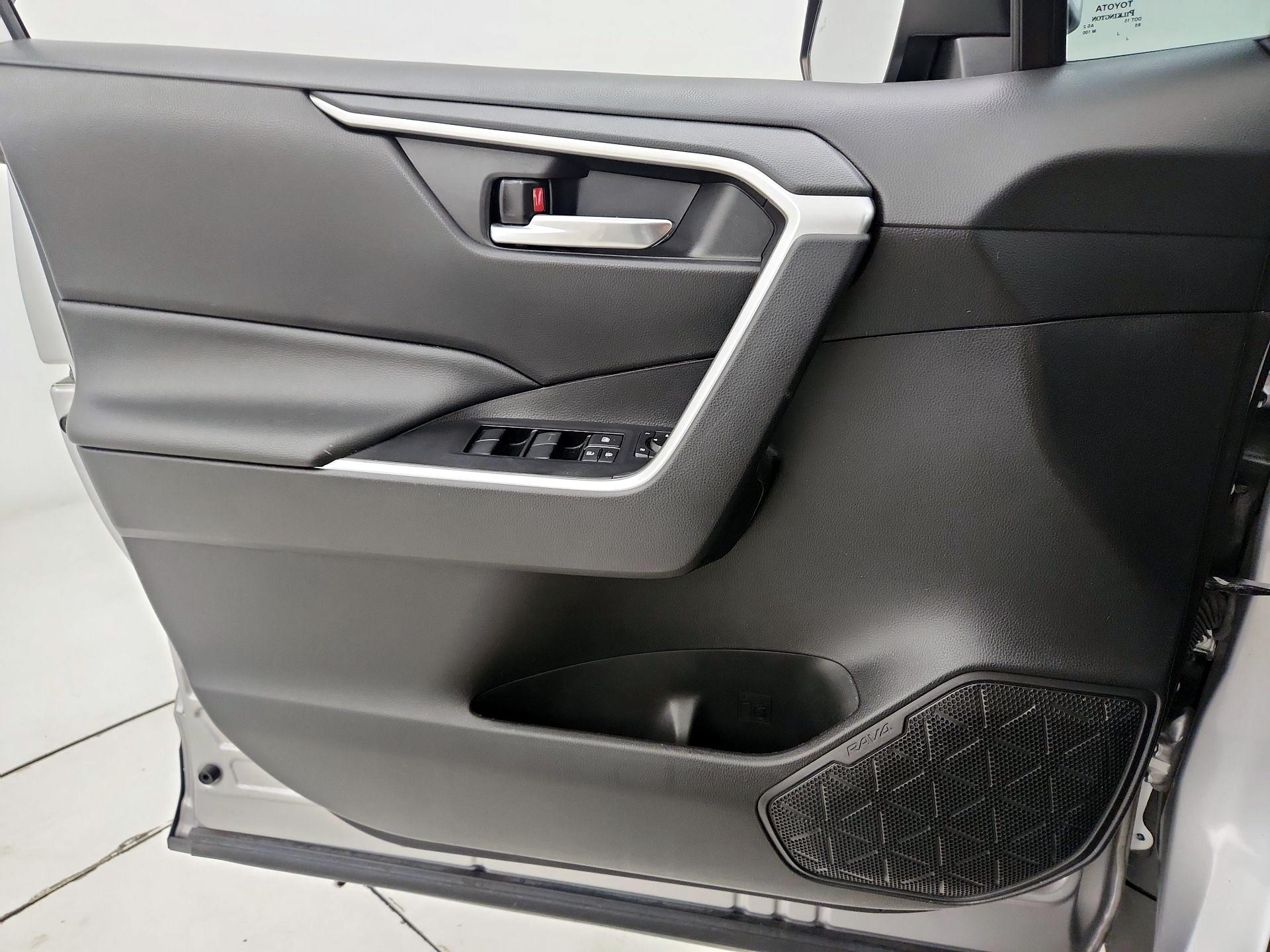 Thumbnail: 2021 Toyota RAV4 - 12