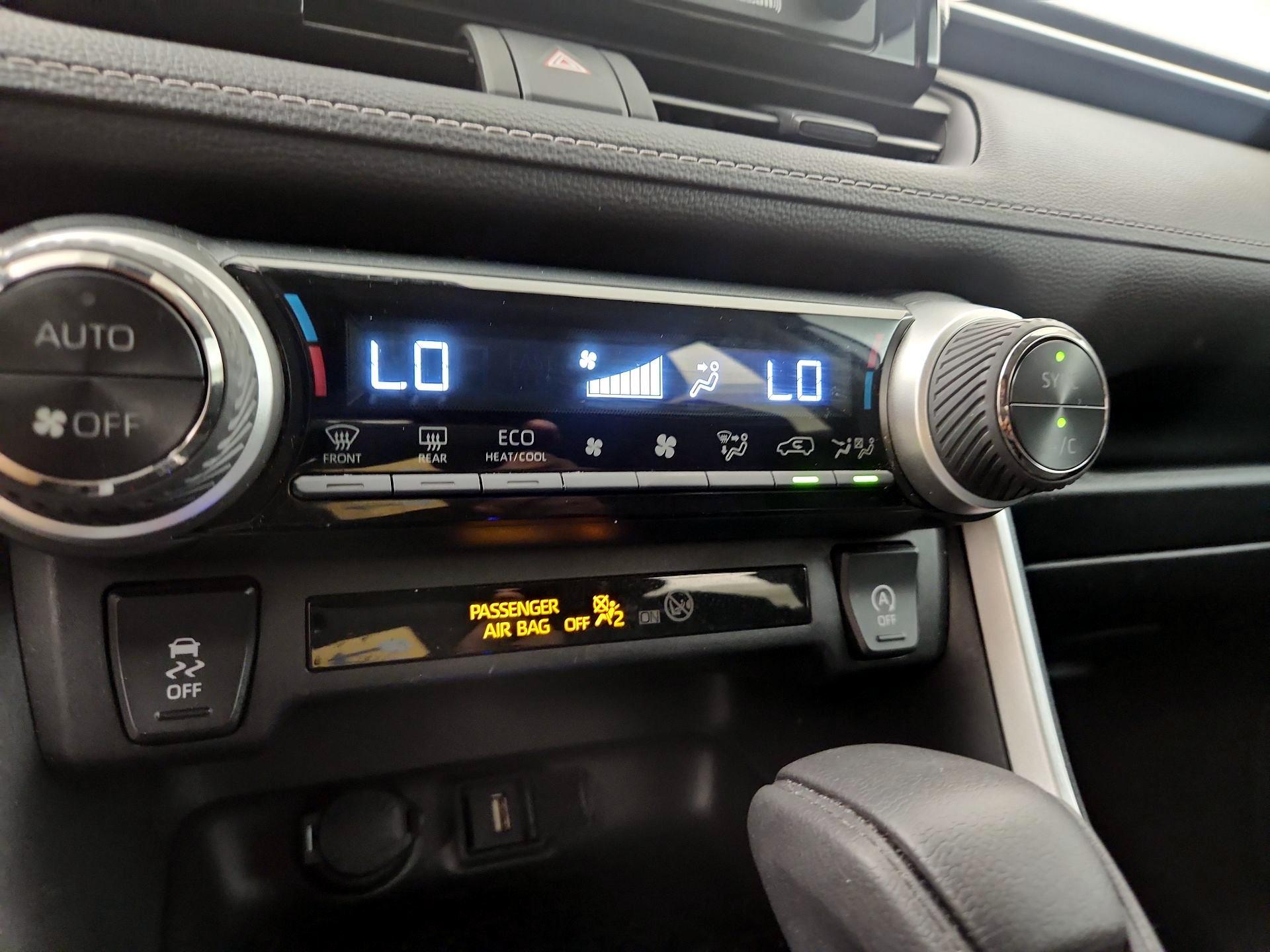 Thumbnail: 2021 Toyota RAV4 - 16