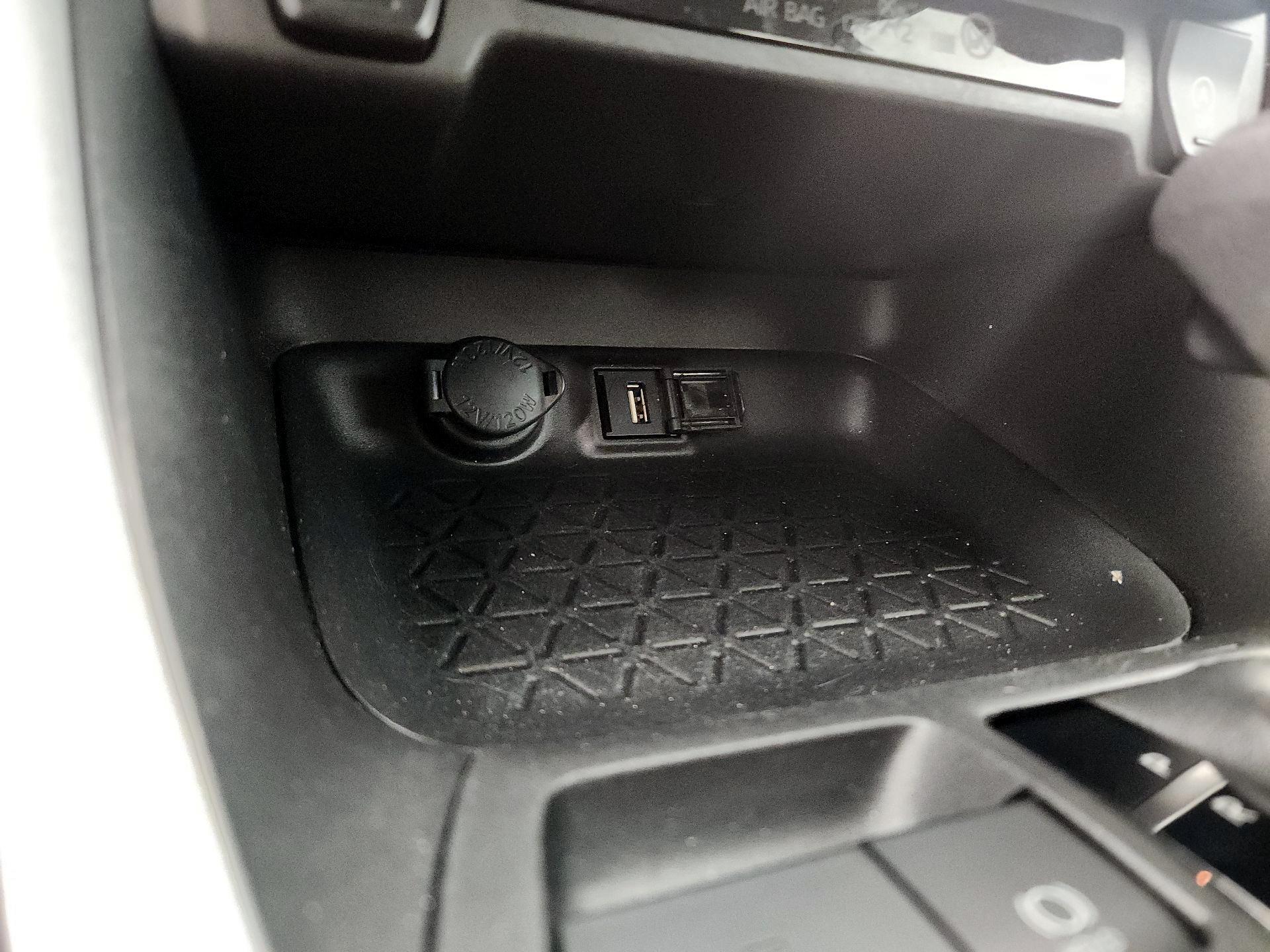 Thumbnail: 2021 Toyota RAV4 - 18