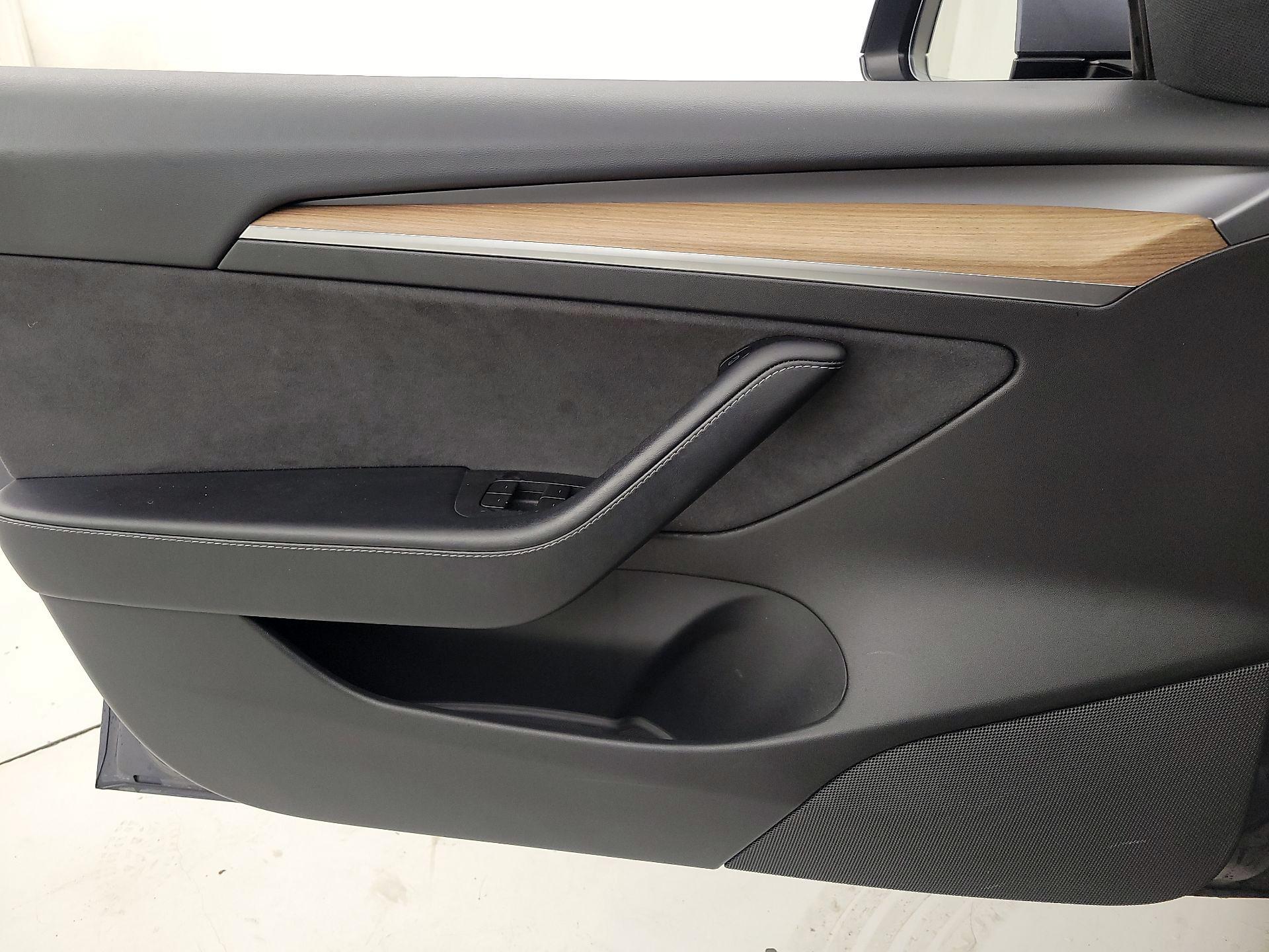 Thumbnail: 2021 Tesla Model 3 - 12