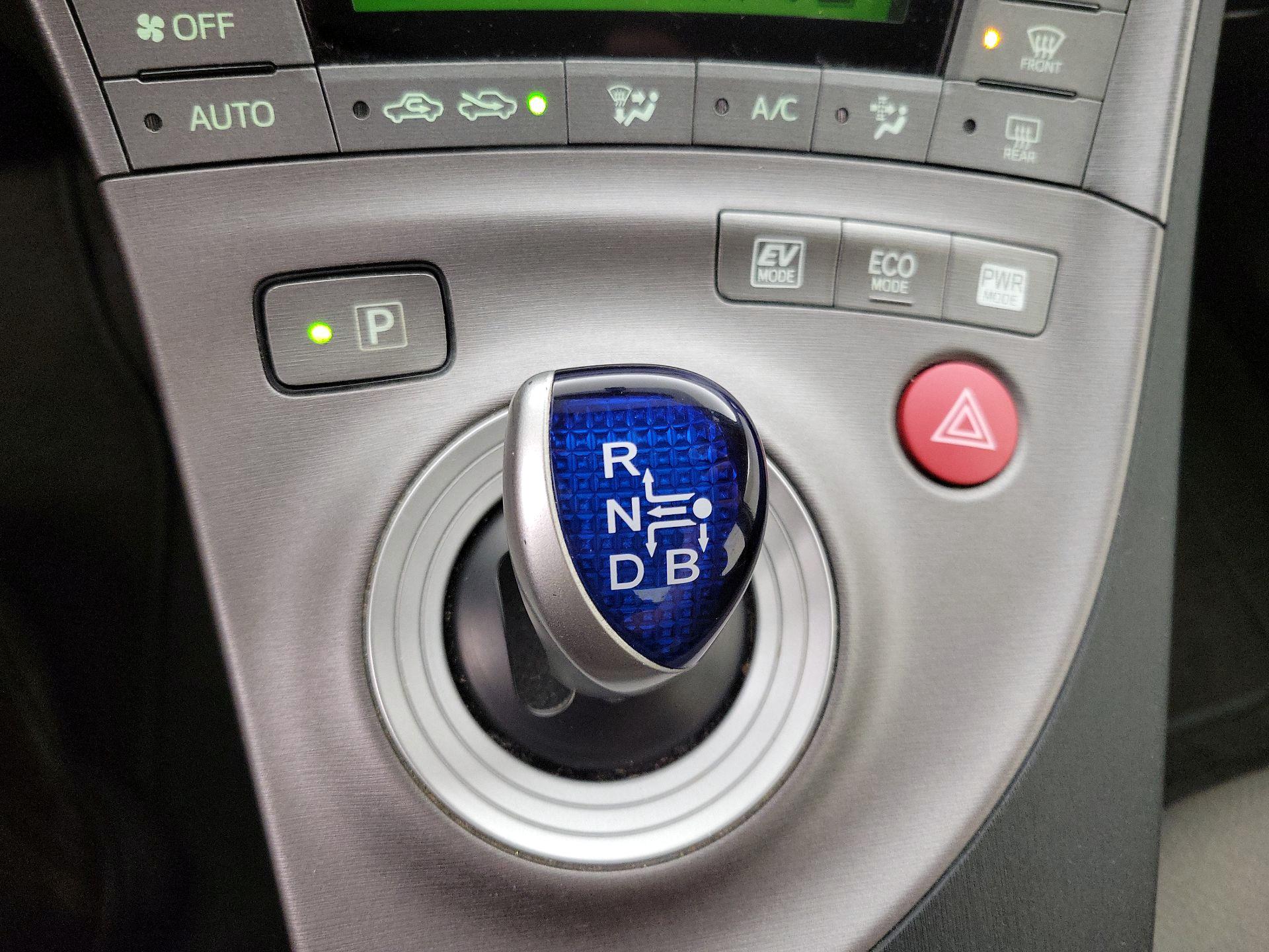 Thumbnail: 2015 Toyota Prius - 17