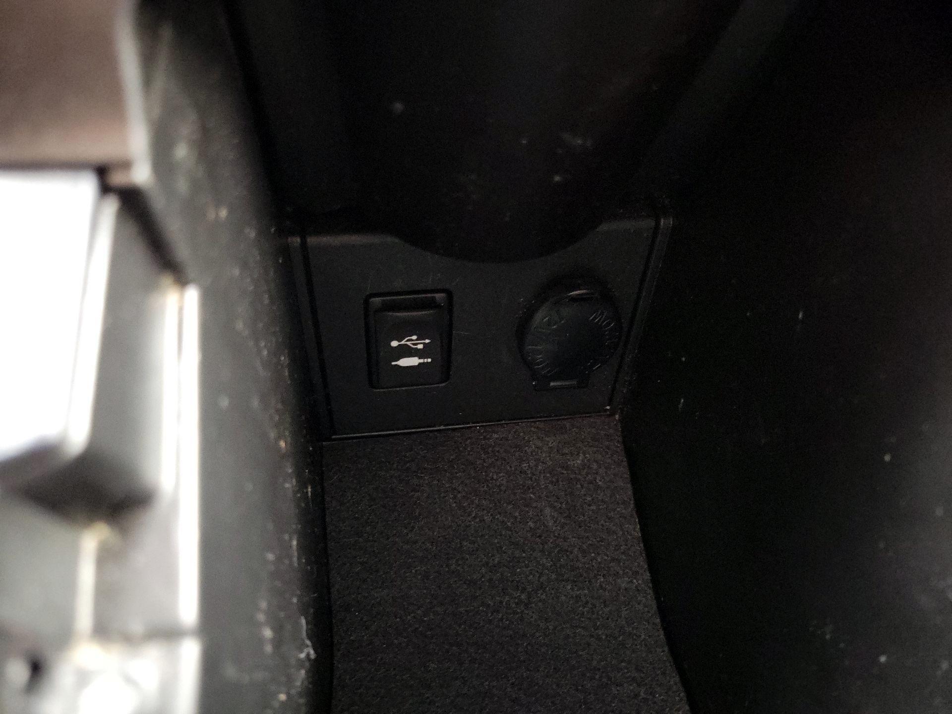 Thumbnail: 2015 Toyota Prius - 18