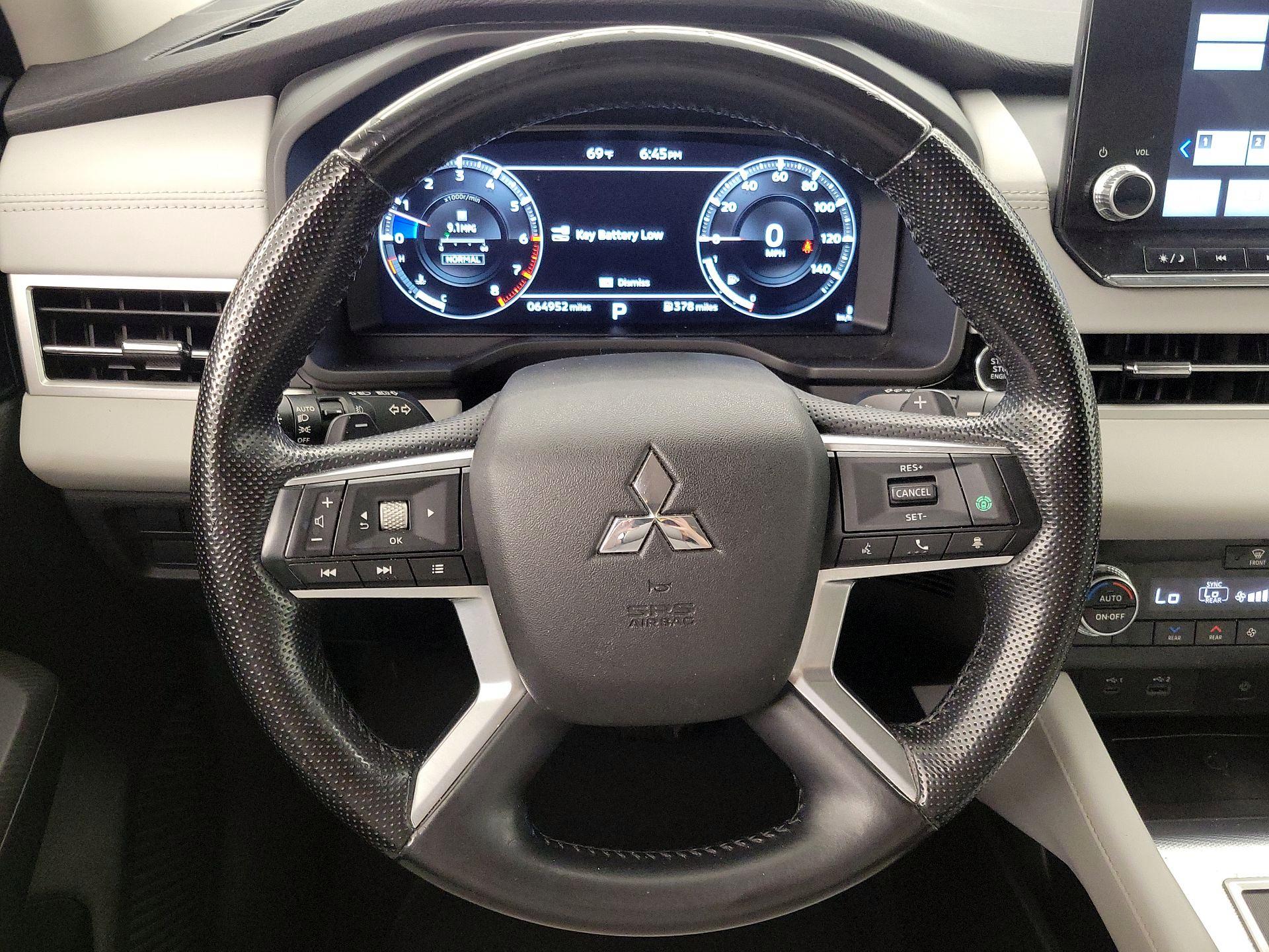Thumbnail: 2022 Mitsubishi Outlander - 10