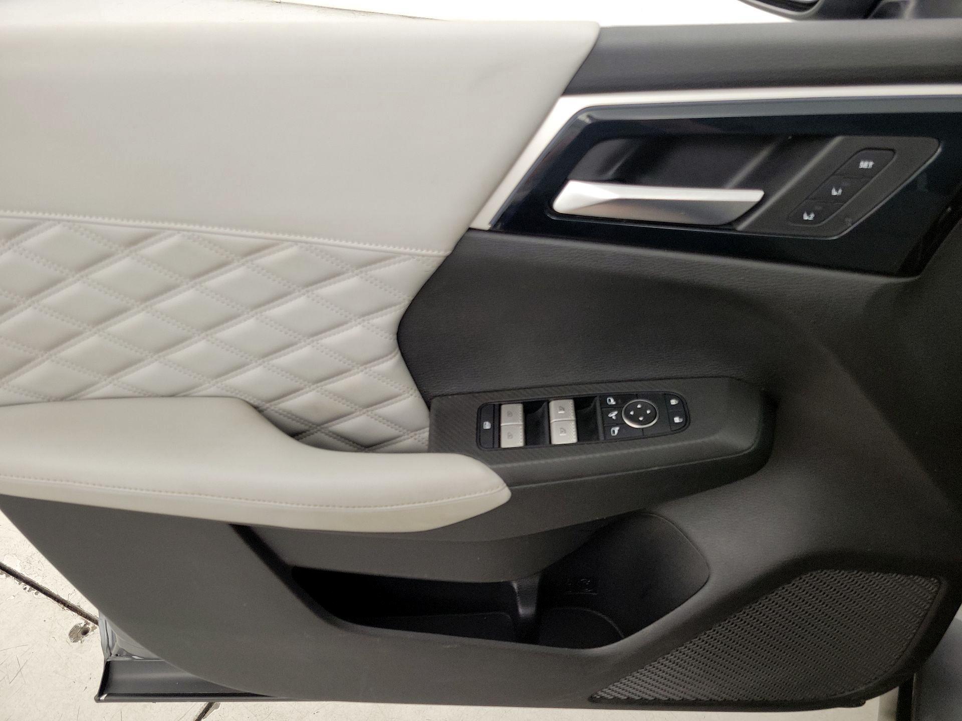 Thumbnail: 2022 Mitsubishi Outlander - 12