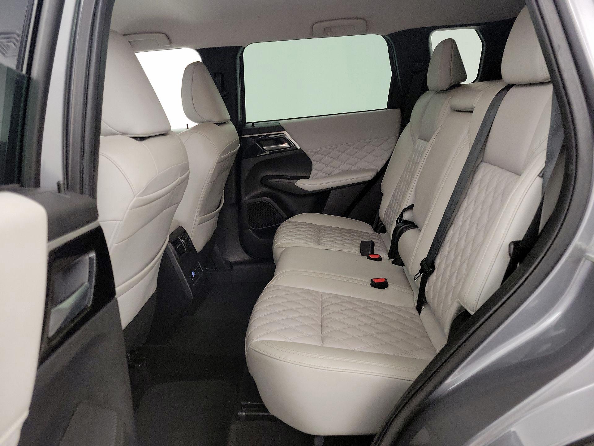 Thumbnail: 2022 Mitsubishi Outlander - 20