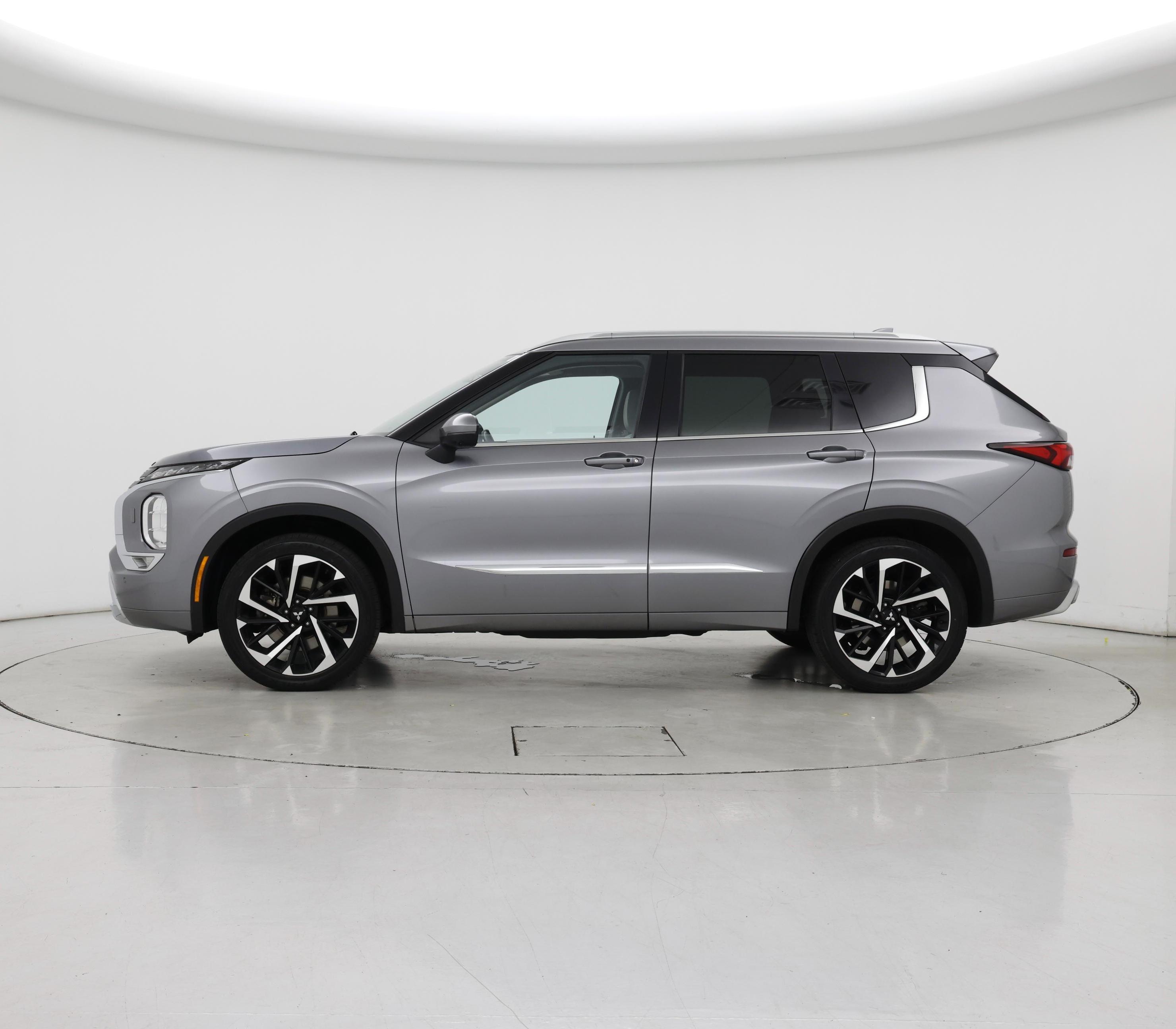 Thumbnail: 2022 Mitsubishi Outlander - 3