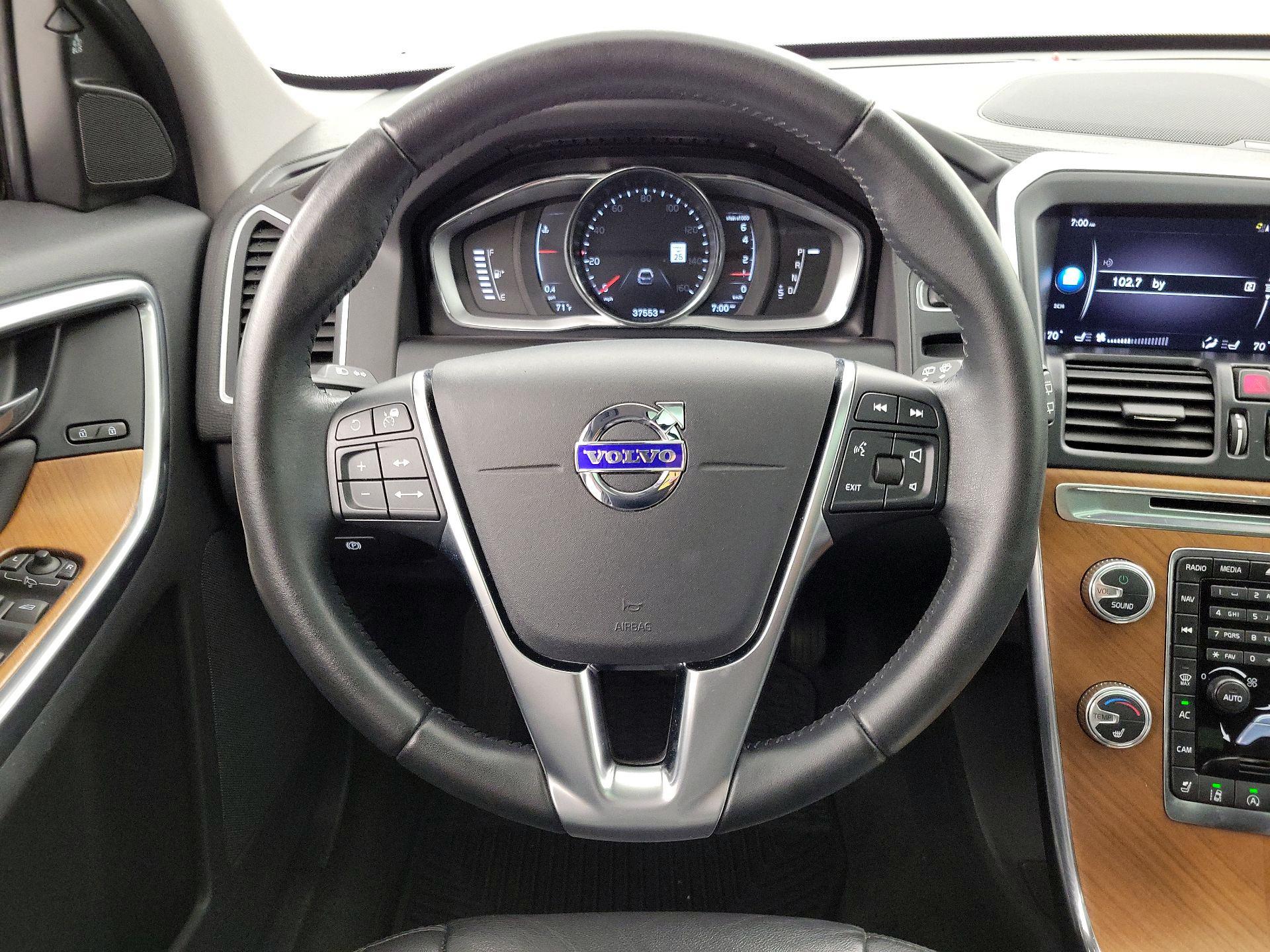 Thumbnail: 2017 Volvo XC60 - 10