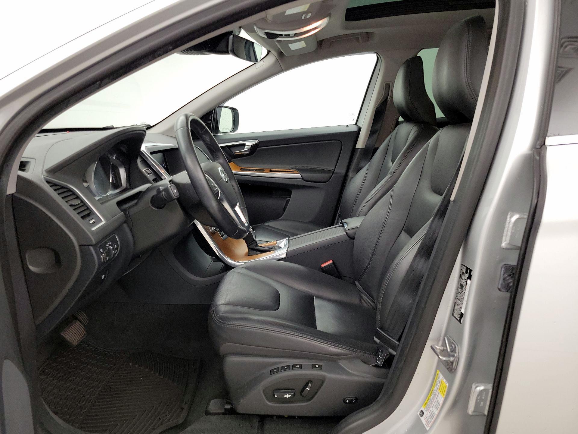 Thumbnail: 2017 Volvo XC60 - 11