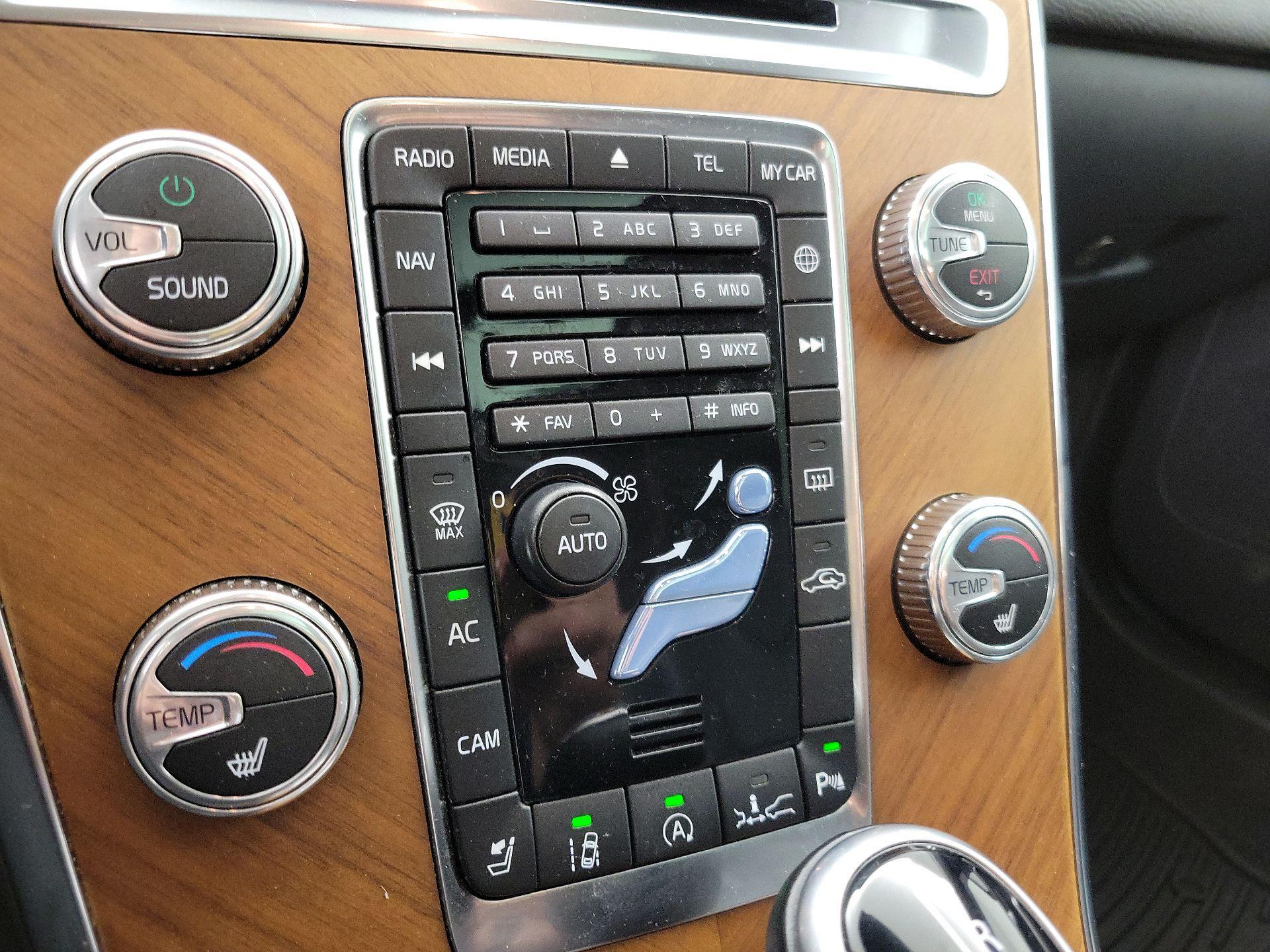 Thumbnail: 2017 Volvo XC60 - 17