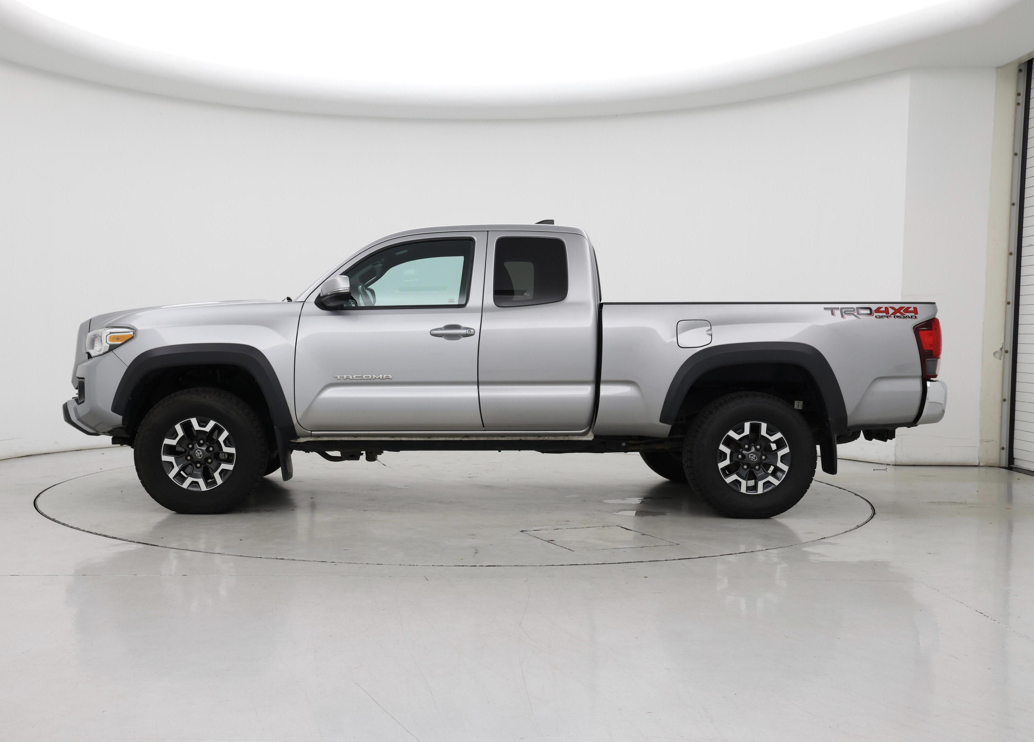 Thumbnail: 2019 Toyota Tacoma - 3