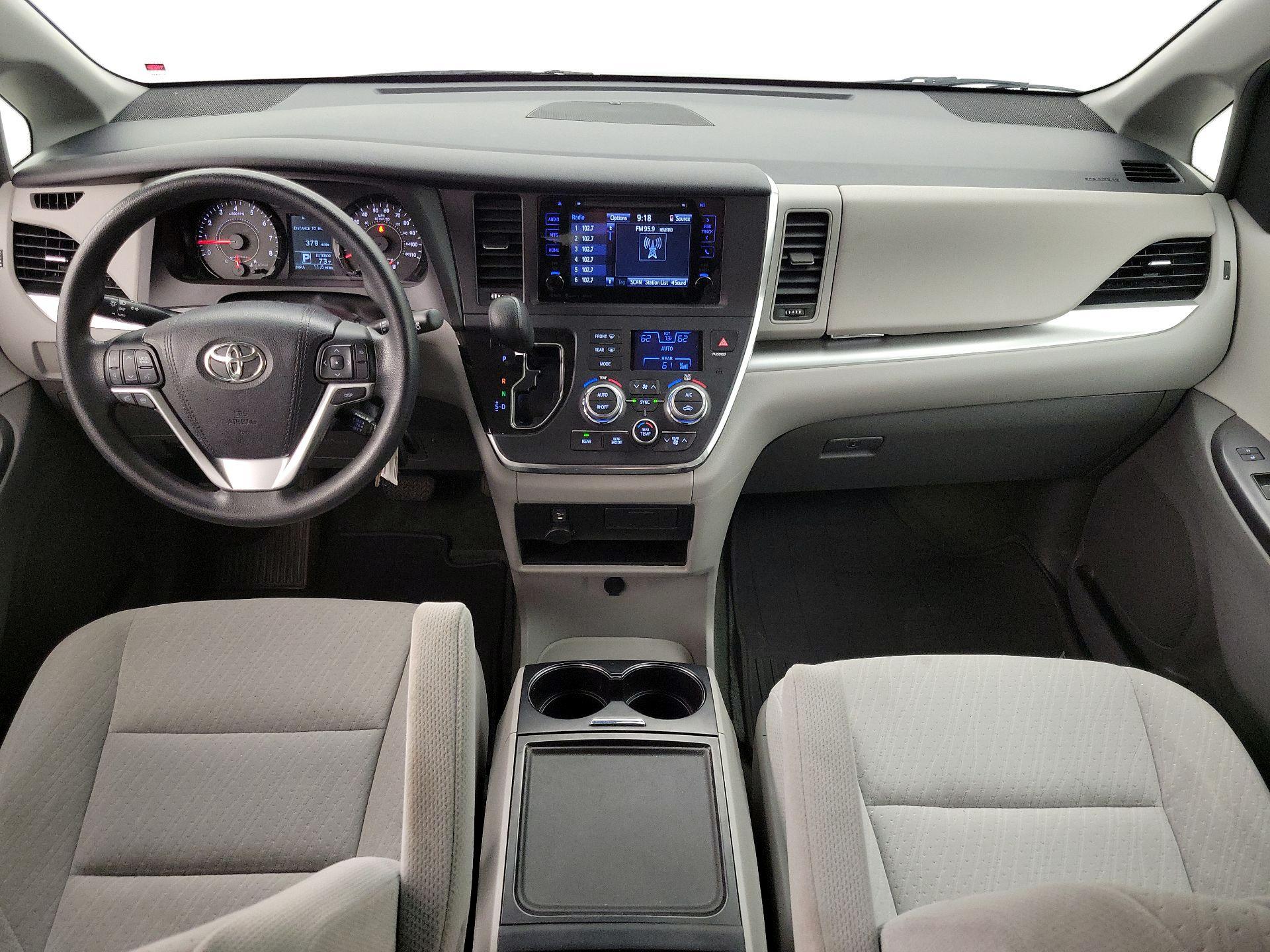 Thumbnail: 2016 Toyota Sienna - 9