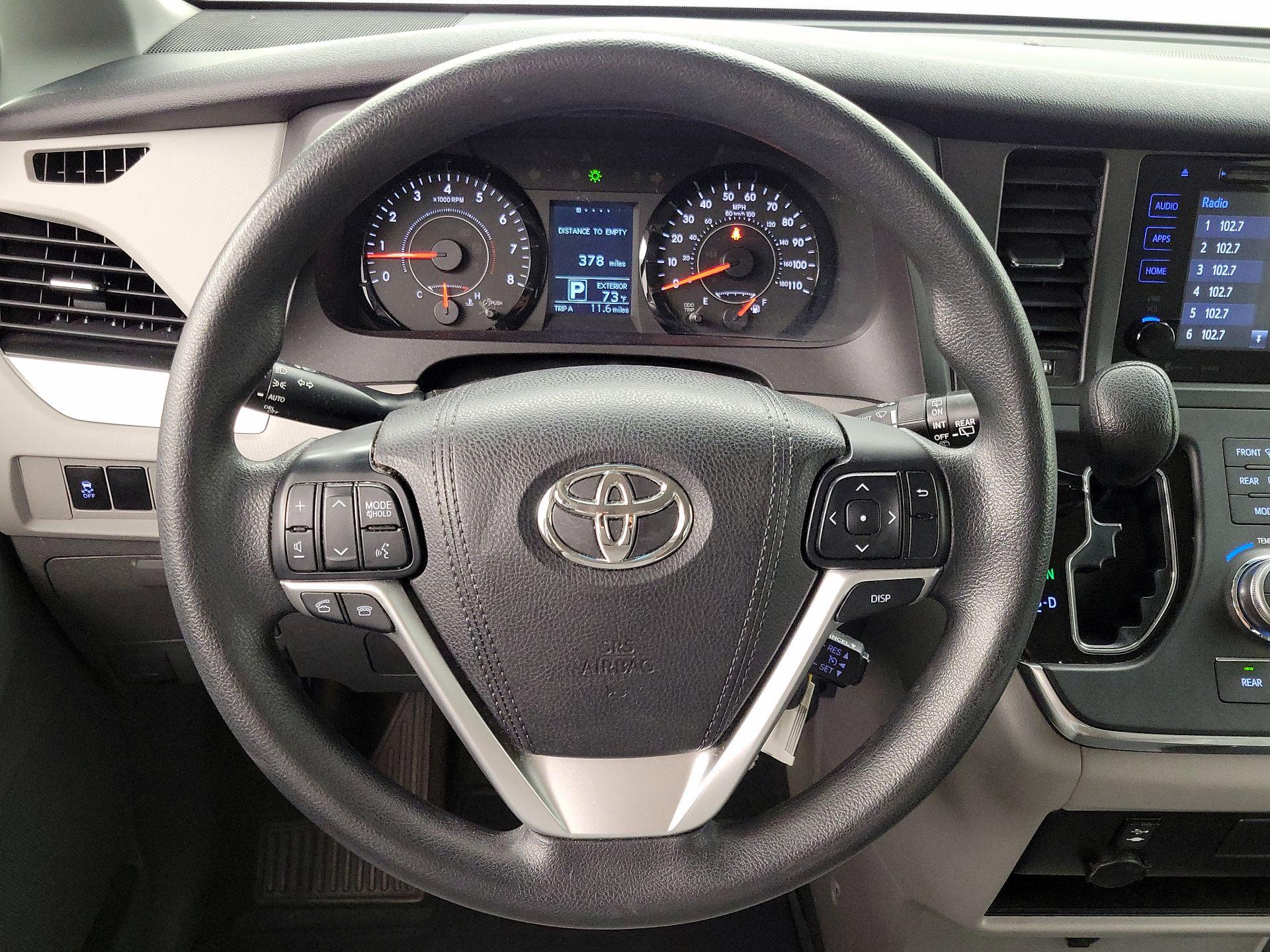 Thumbnail: 2016 Toyota Sienna - 10