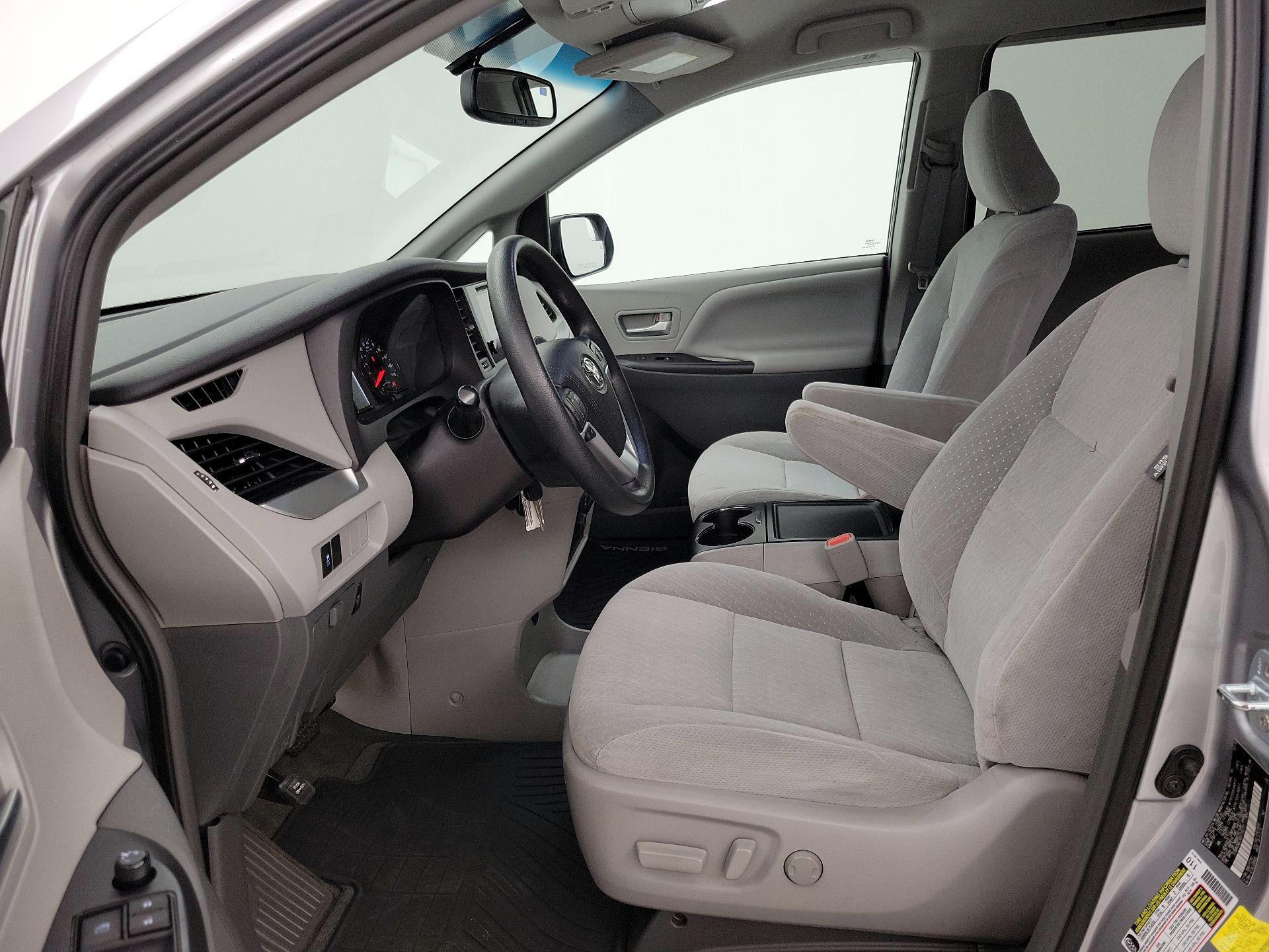 Thumbnail: 2016 Toyota Sienna - 11