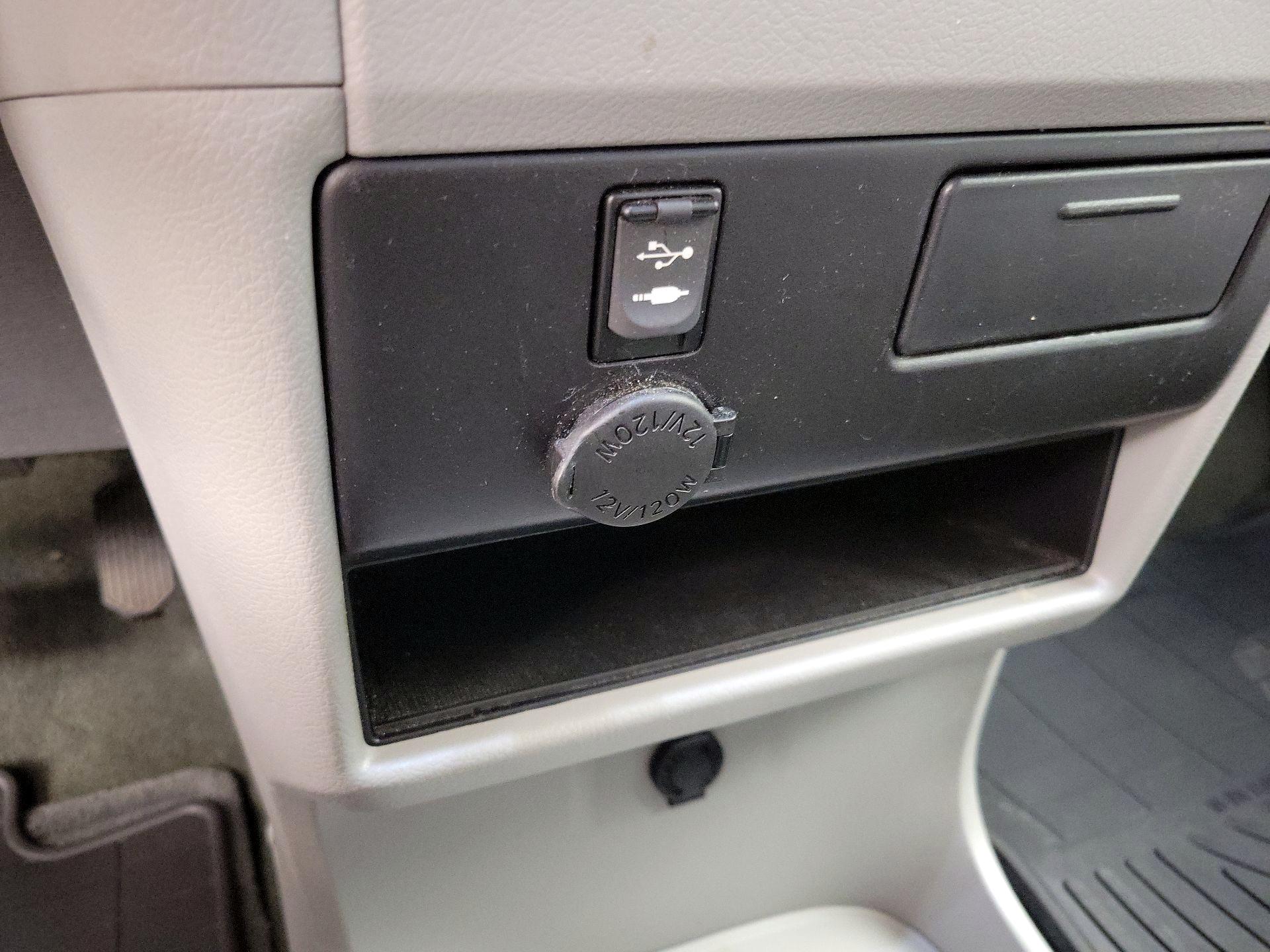 Thumbnail: 2016 Toyota Sienna - 18