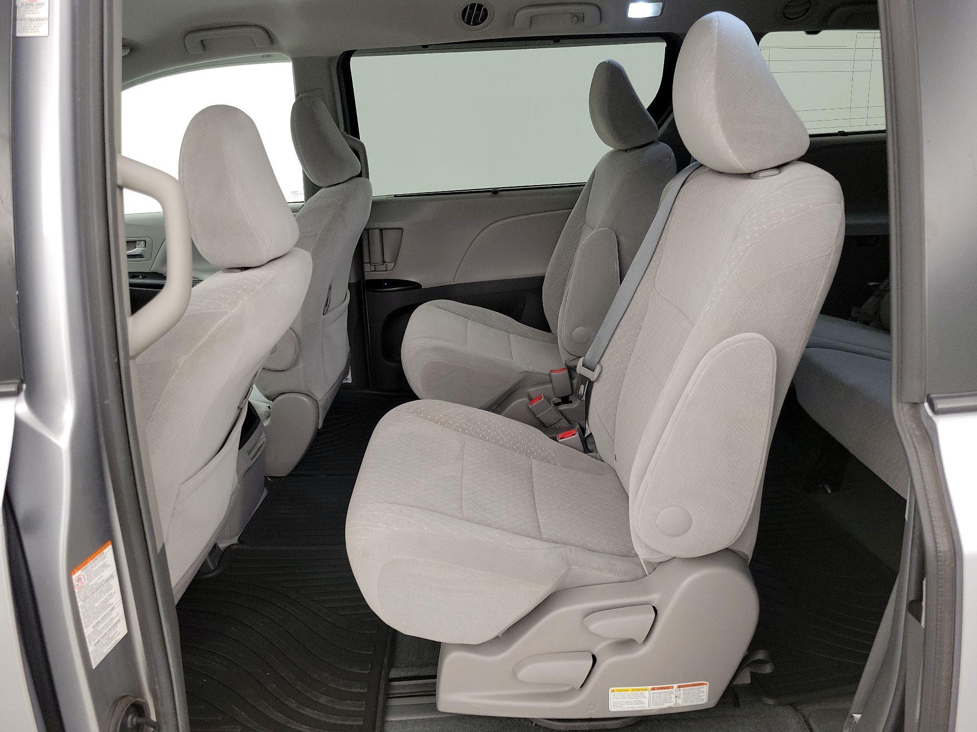 Thumbnail: 2016 Toyota Sienna - 19