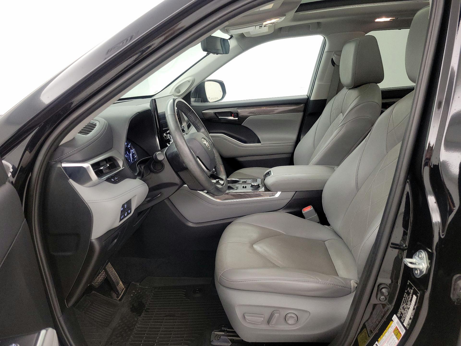 Thumbnail: 2021 Toyota Highlander - 11
