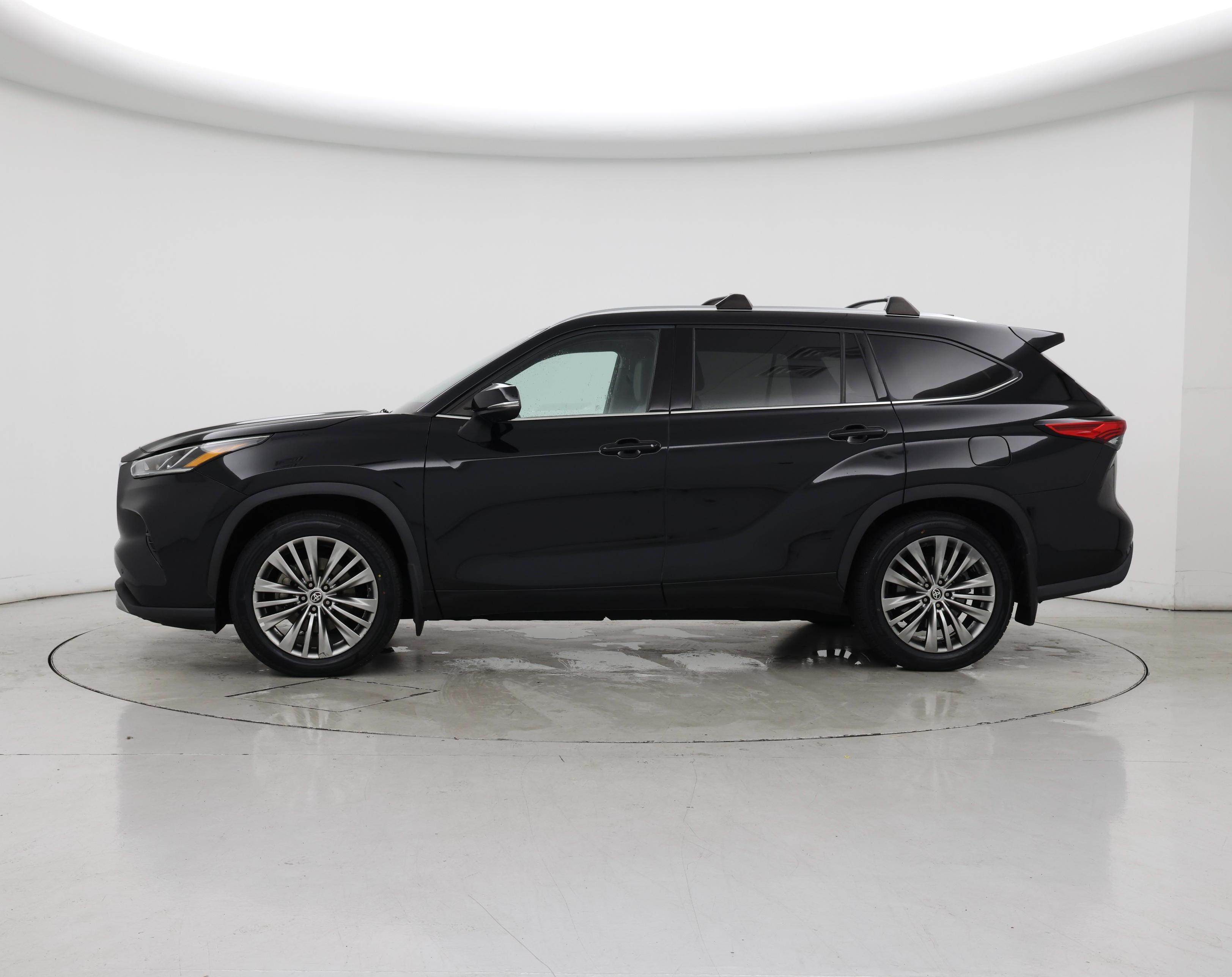 Thumbnail: 2021 Toyota Highlander - 3