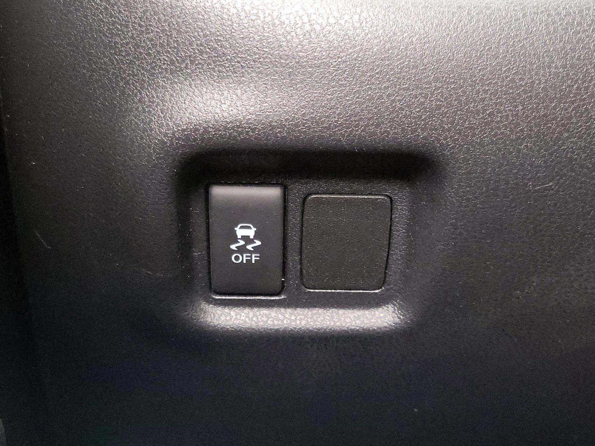 Thumbnail: 2016 Nissan Versa - 13