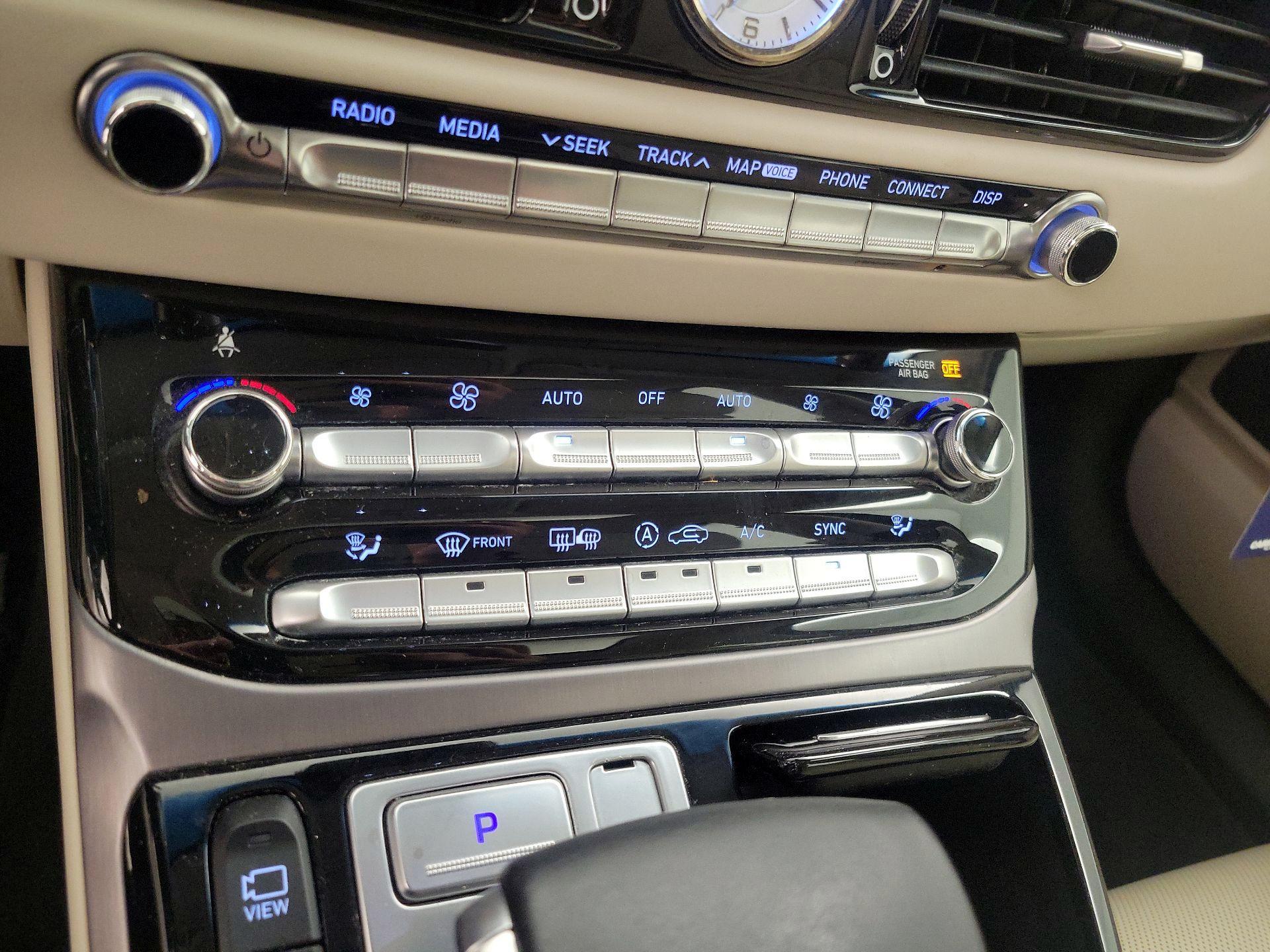 Thumbnail: 2019 Genesis G90 - 17