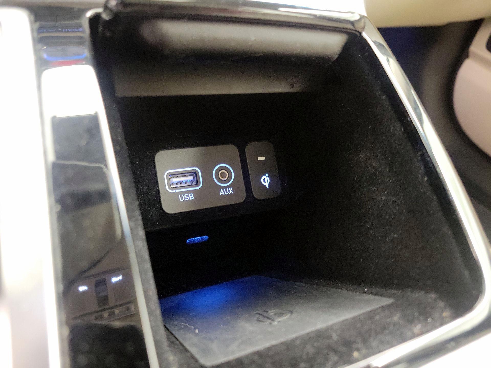 Thumbnail: 2019 Genesis G90 - 19