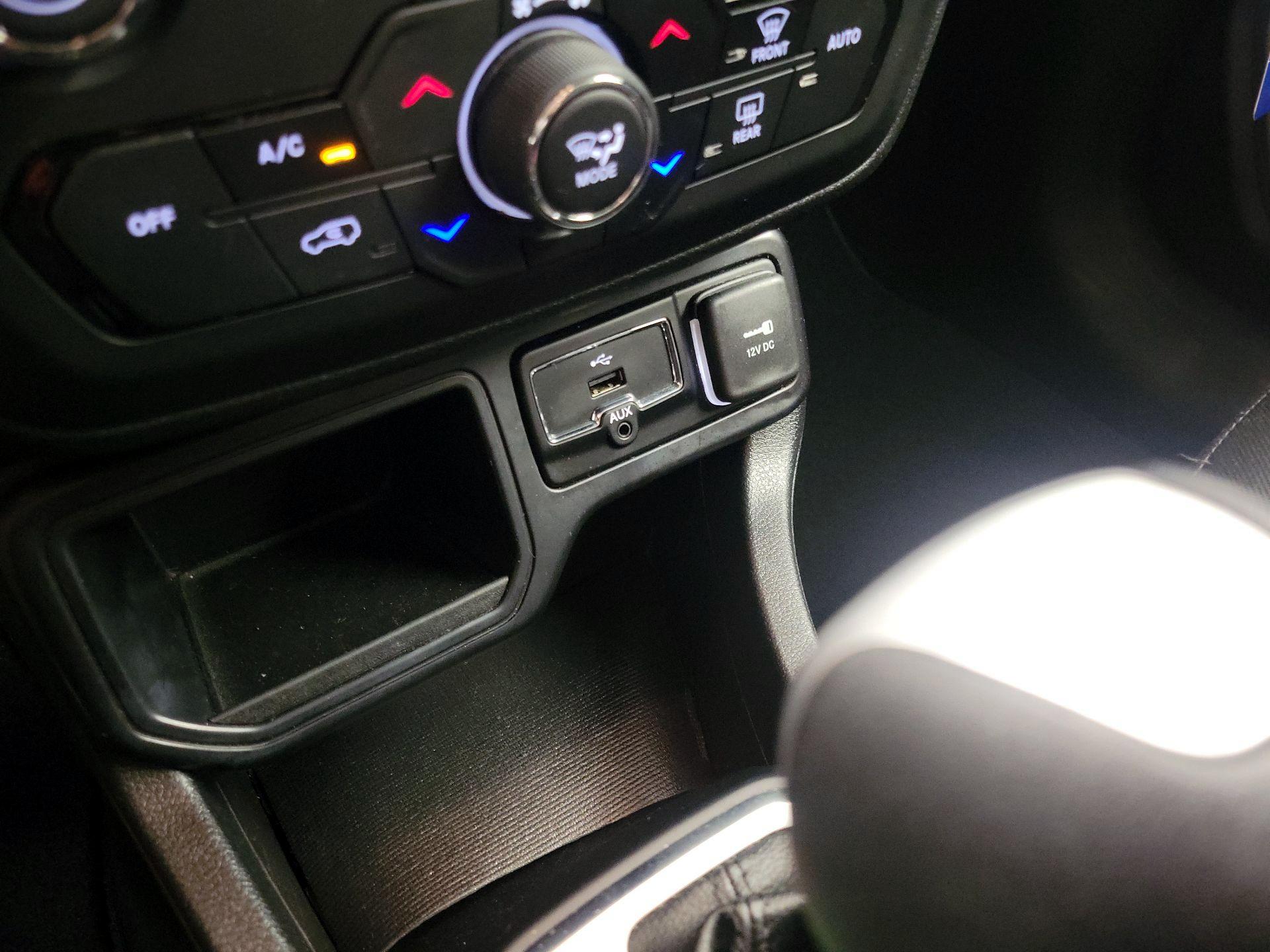 Thumbnail: 2018 Jeep Renegade - 18