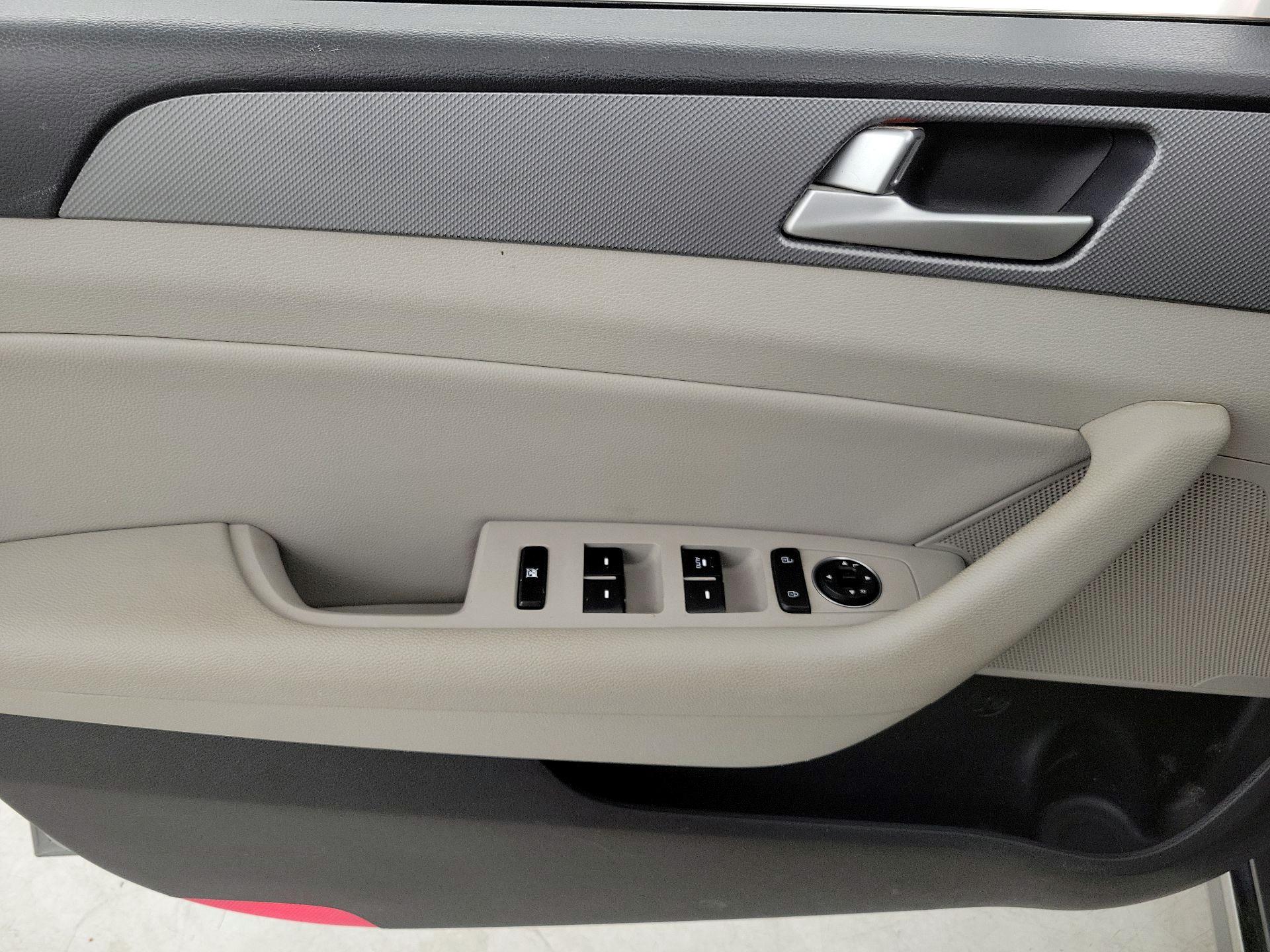 Thumbnail: 2017 Hyundai Sonata - 12