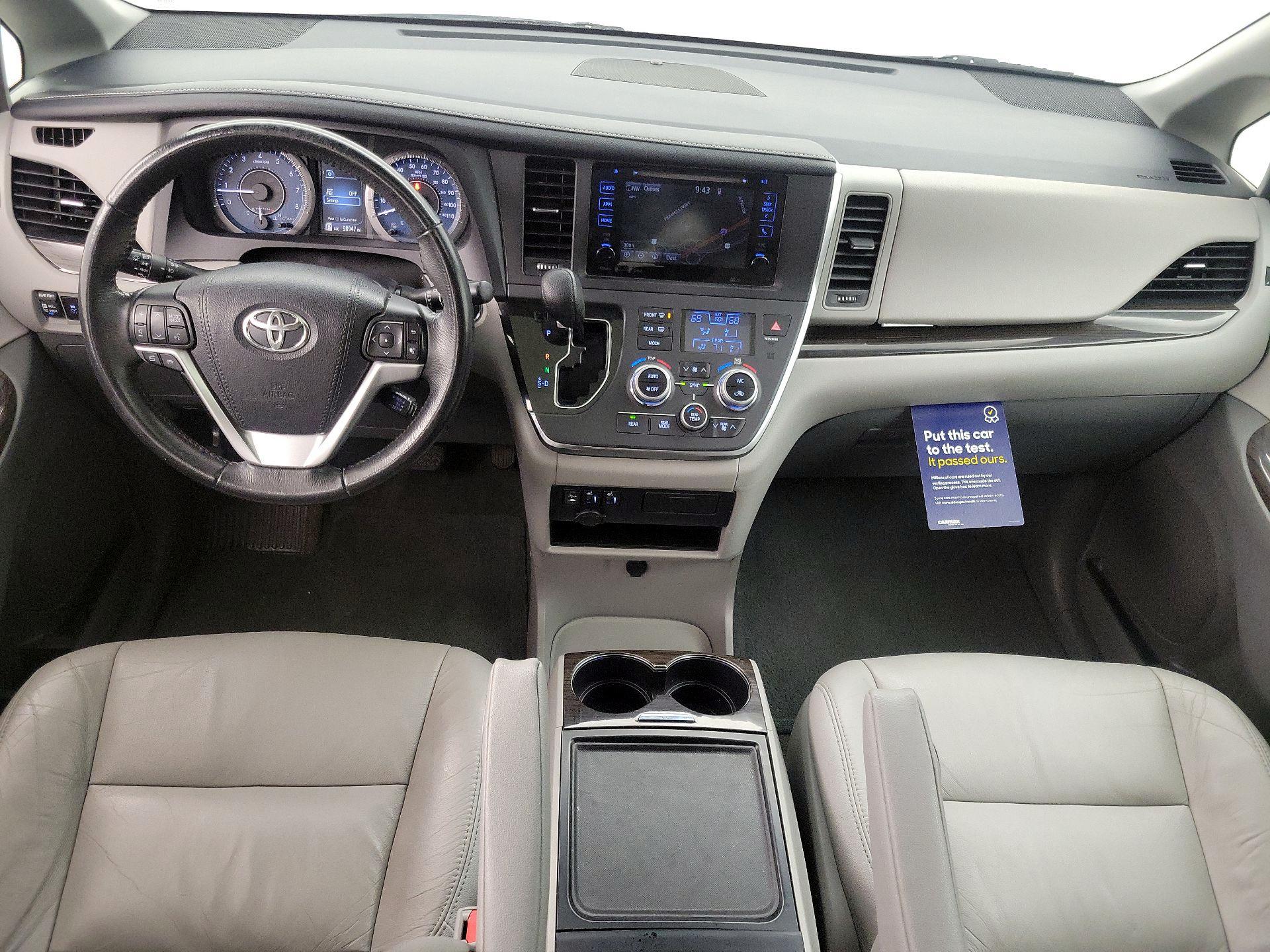 Thumbnail: 2017 Toyota Sienna - 9