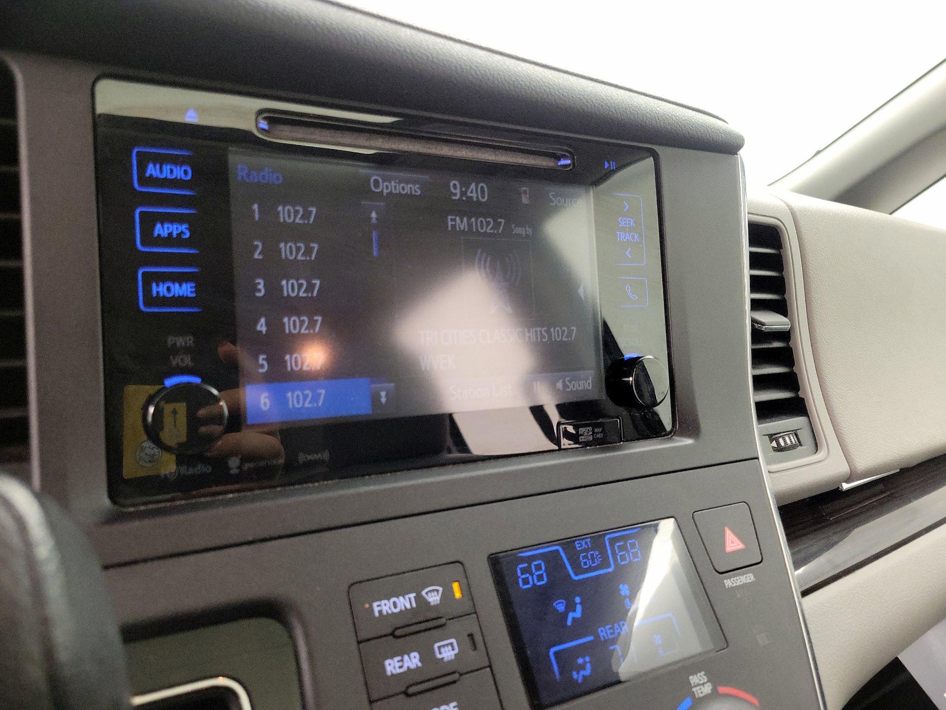 Thumbnail: 2017 Toyota Sienna - 16