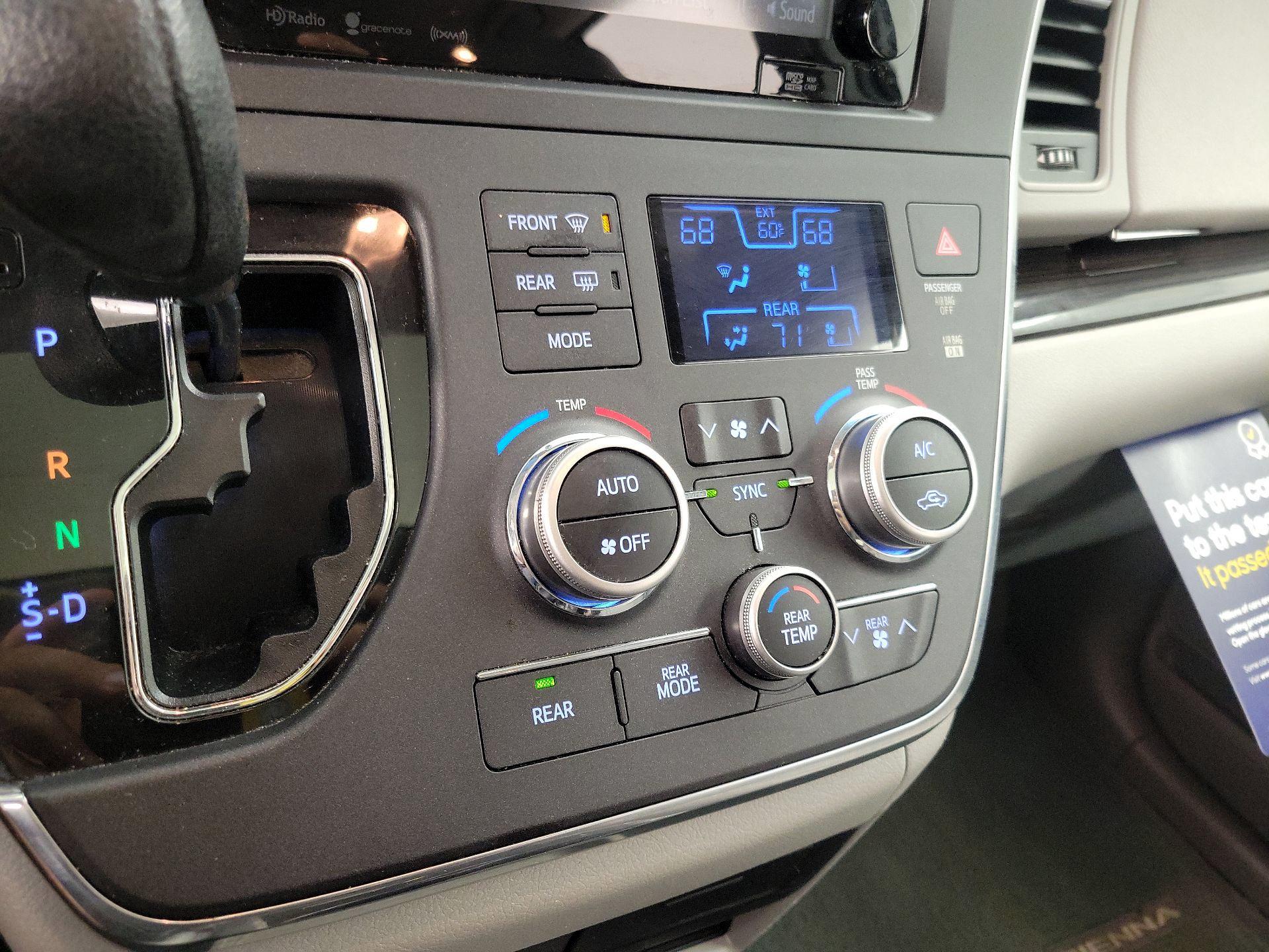 Thumbnail: 2017 Toyota Sienna - 17