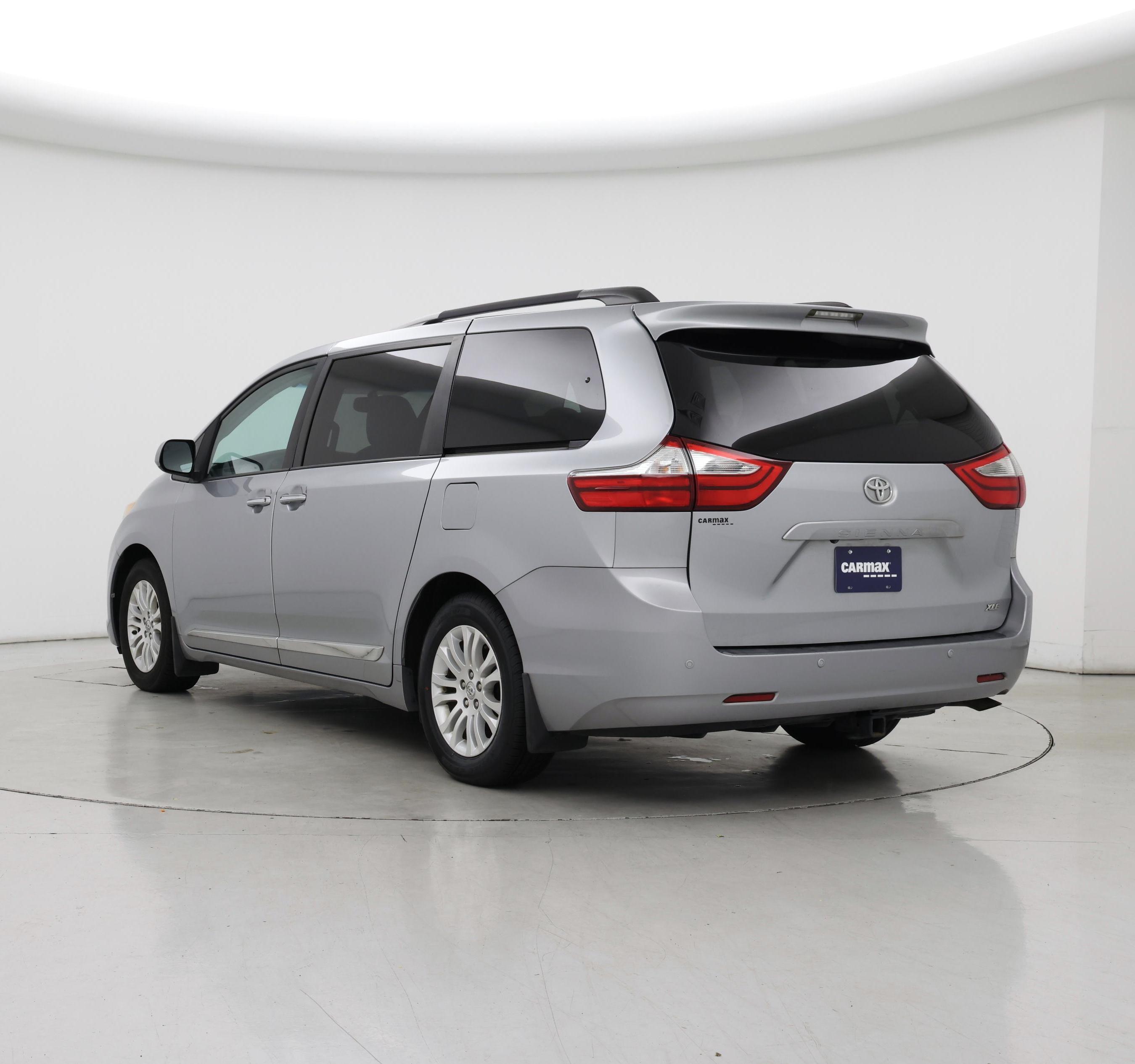 Thumbnail: 2017 Toyota Sienna - 2