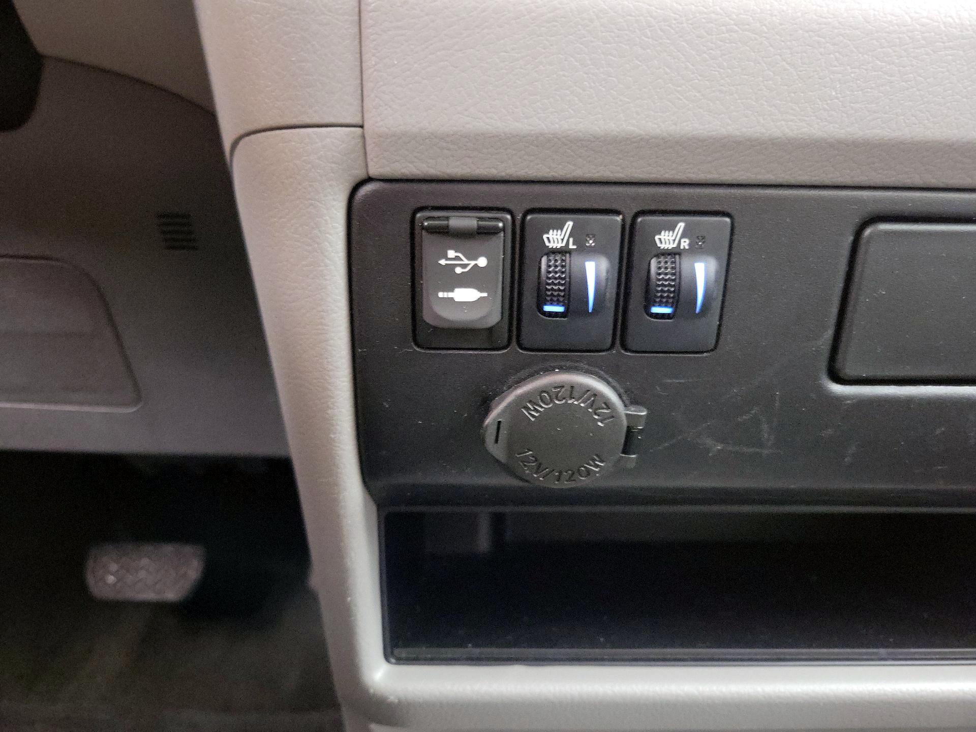 Thumbnail: 2017 Toyota Sienna - 19