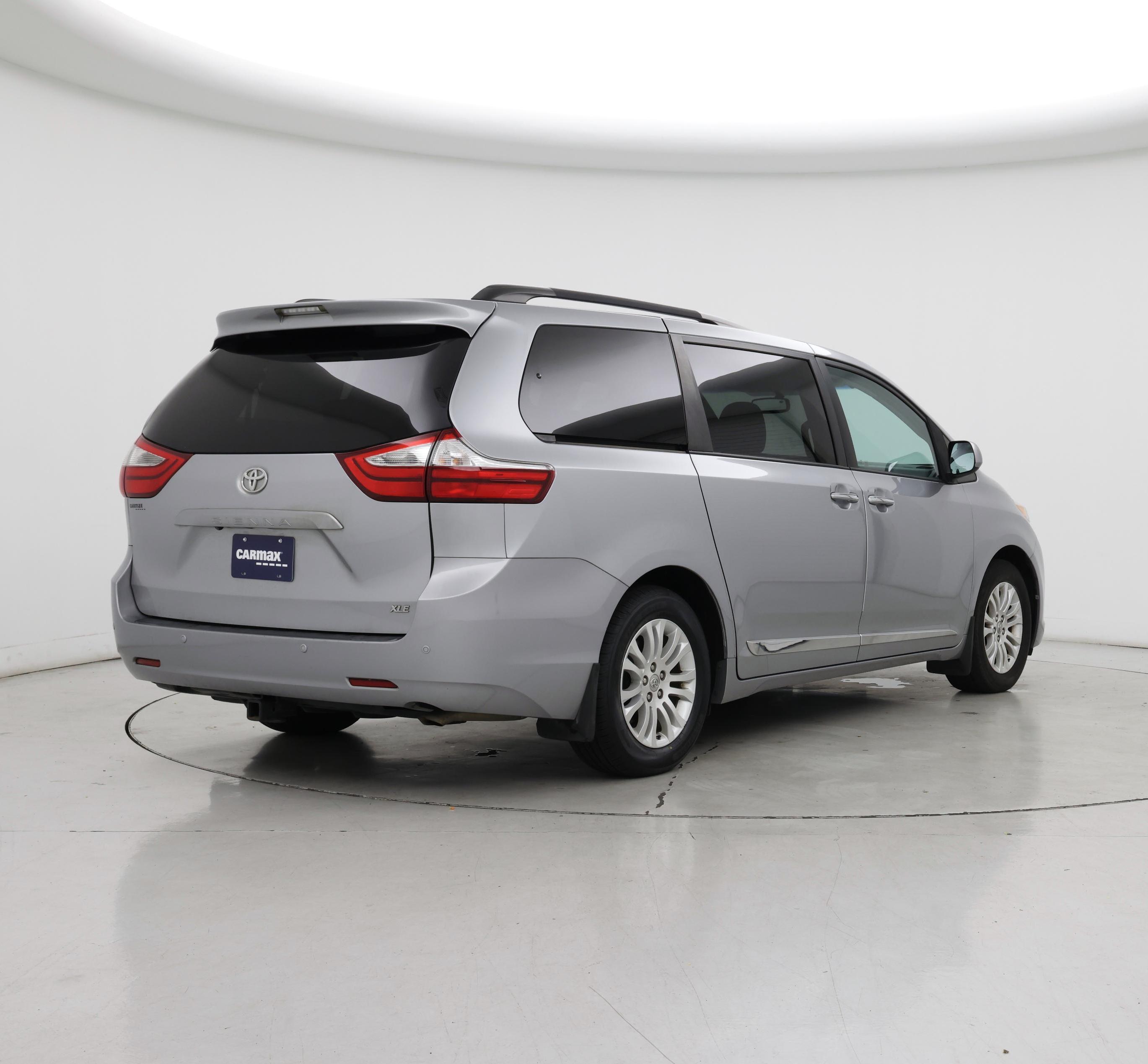 Thumbnail: 2017 Toyota Sienna - 8