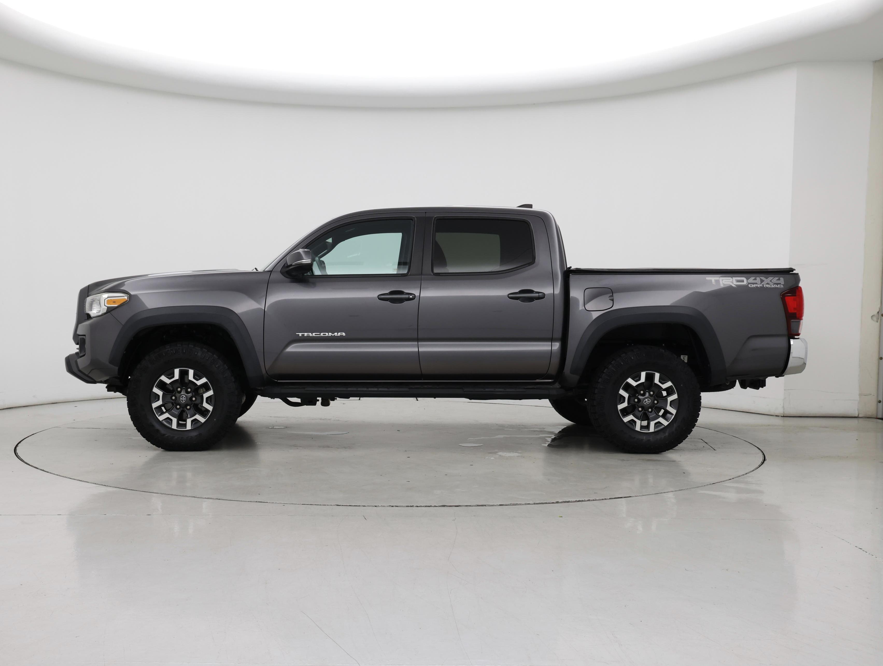 Thumbnail: 2018 Toyota Tacoma - 3