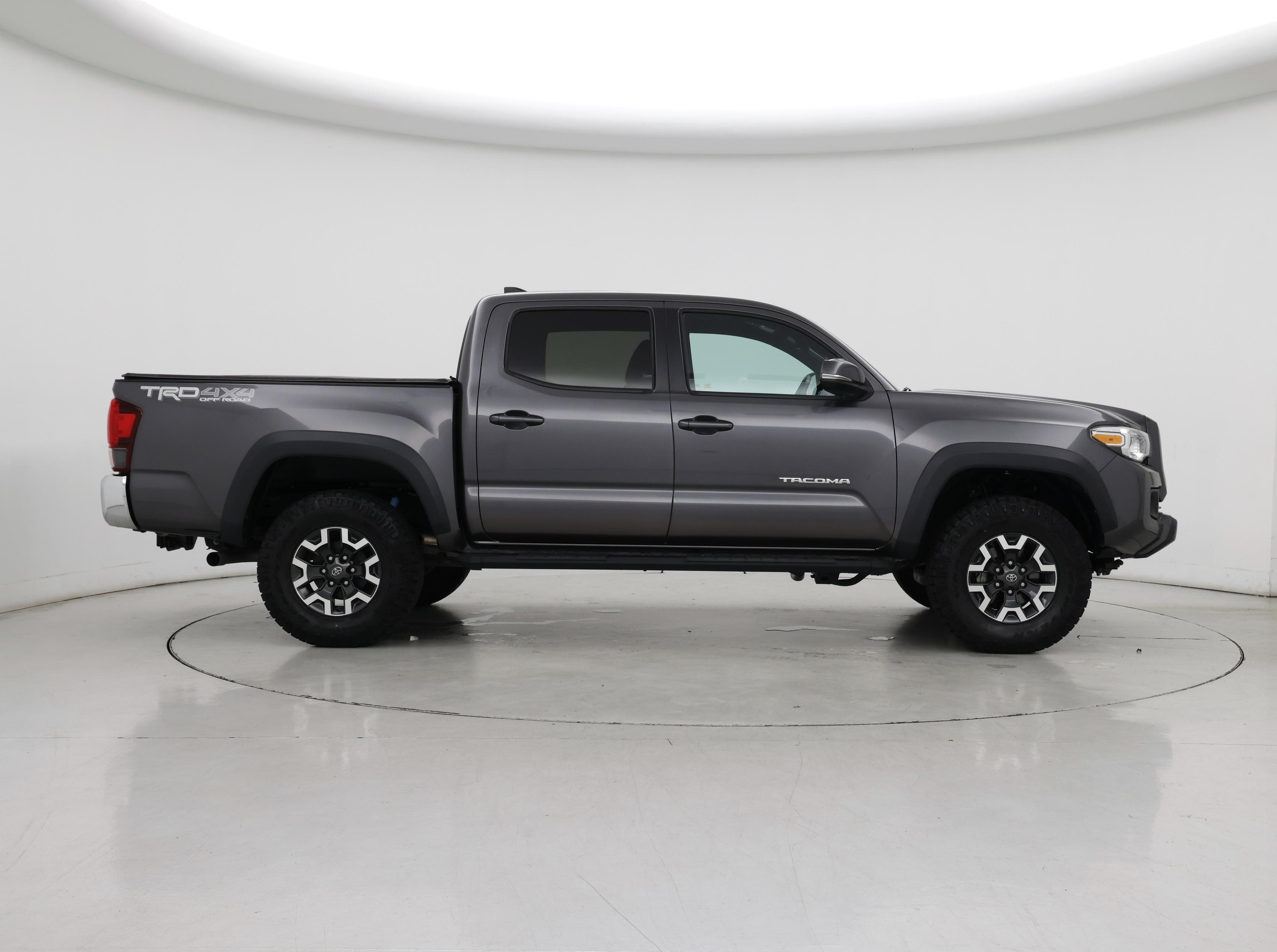 Thumbnail: 2018 Toyota Tacoma - 7