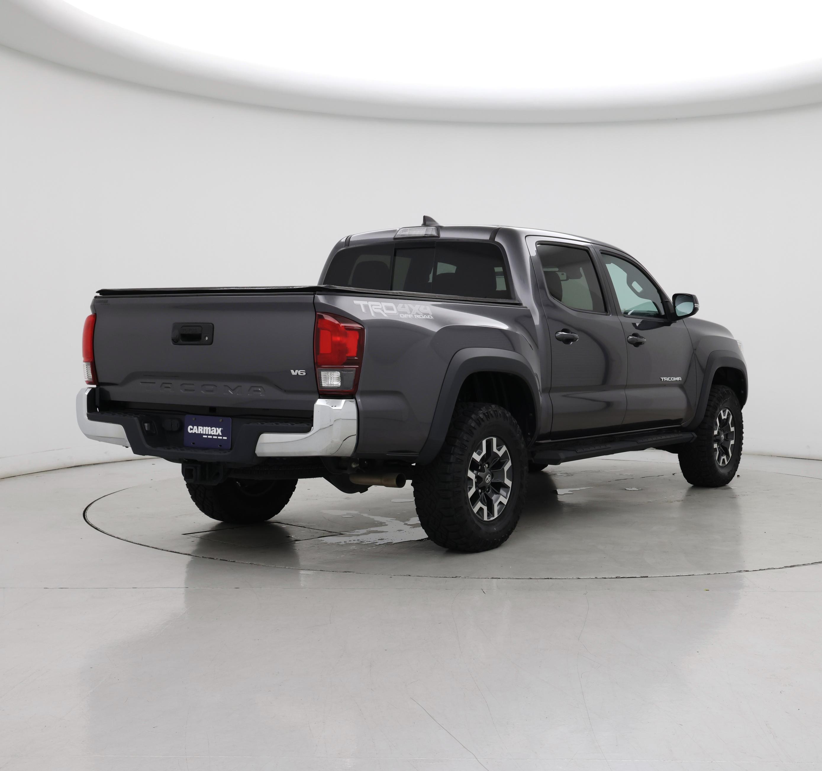 Thumbnail: 2018 Toyota Tacoma - 8