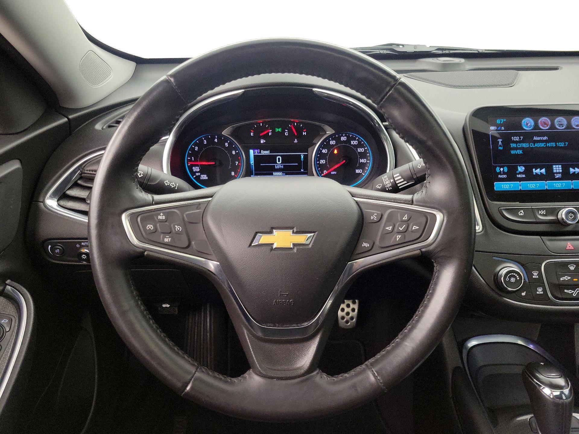 Thumbnail: 2017 Chevrolet Malibu - 10