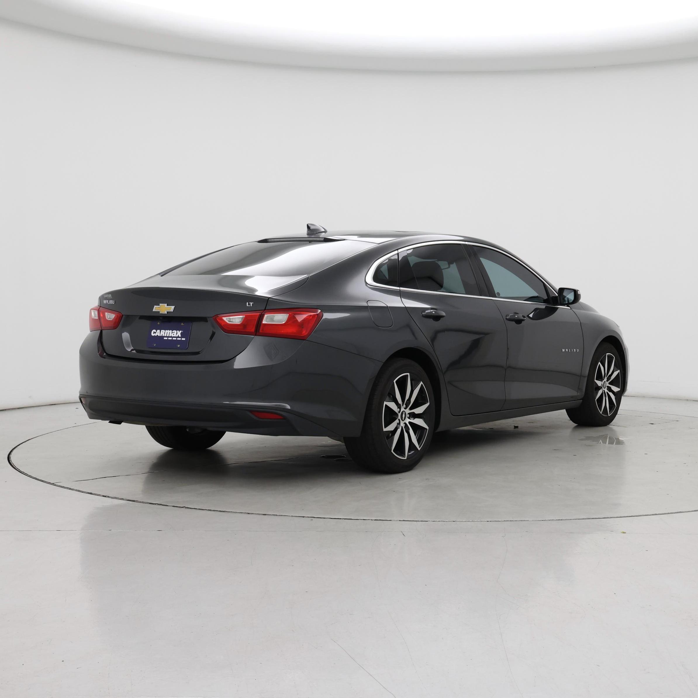 Thumbnail: 2017 Chevrolet Malibu - 8