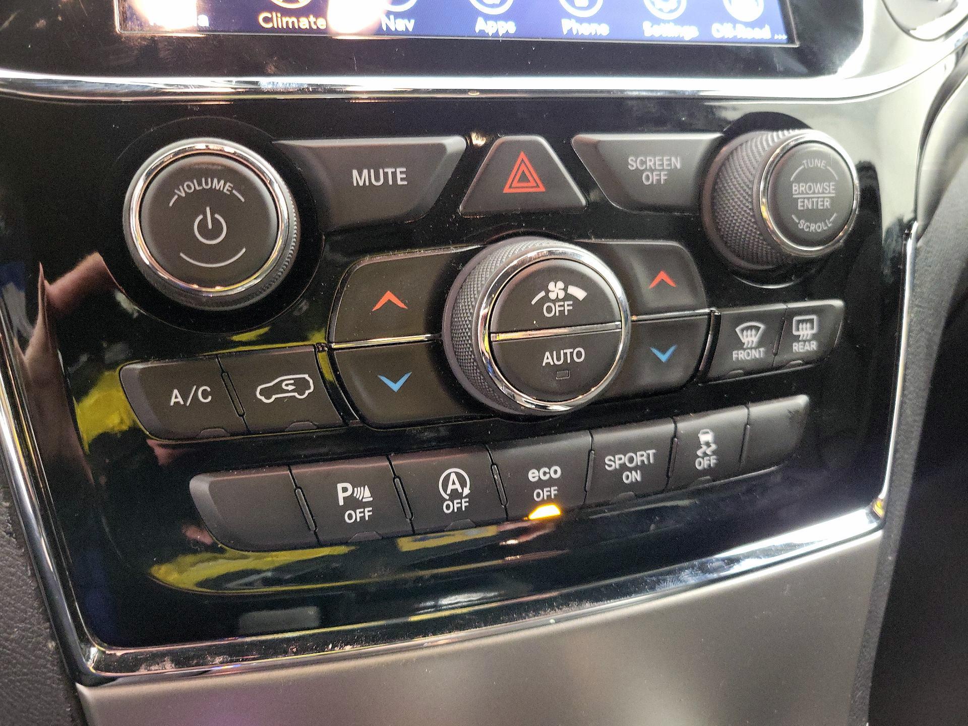 Thumbnail: 2019 Jeep Grand Cherokee - 17