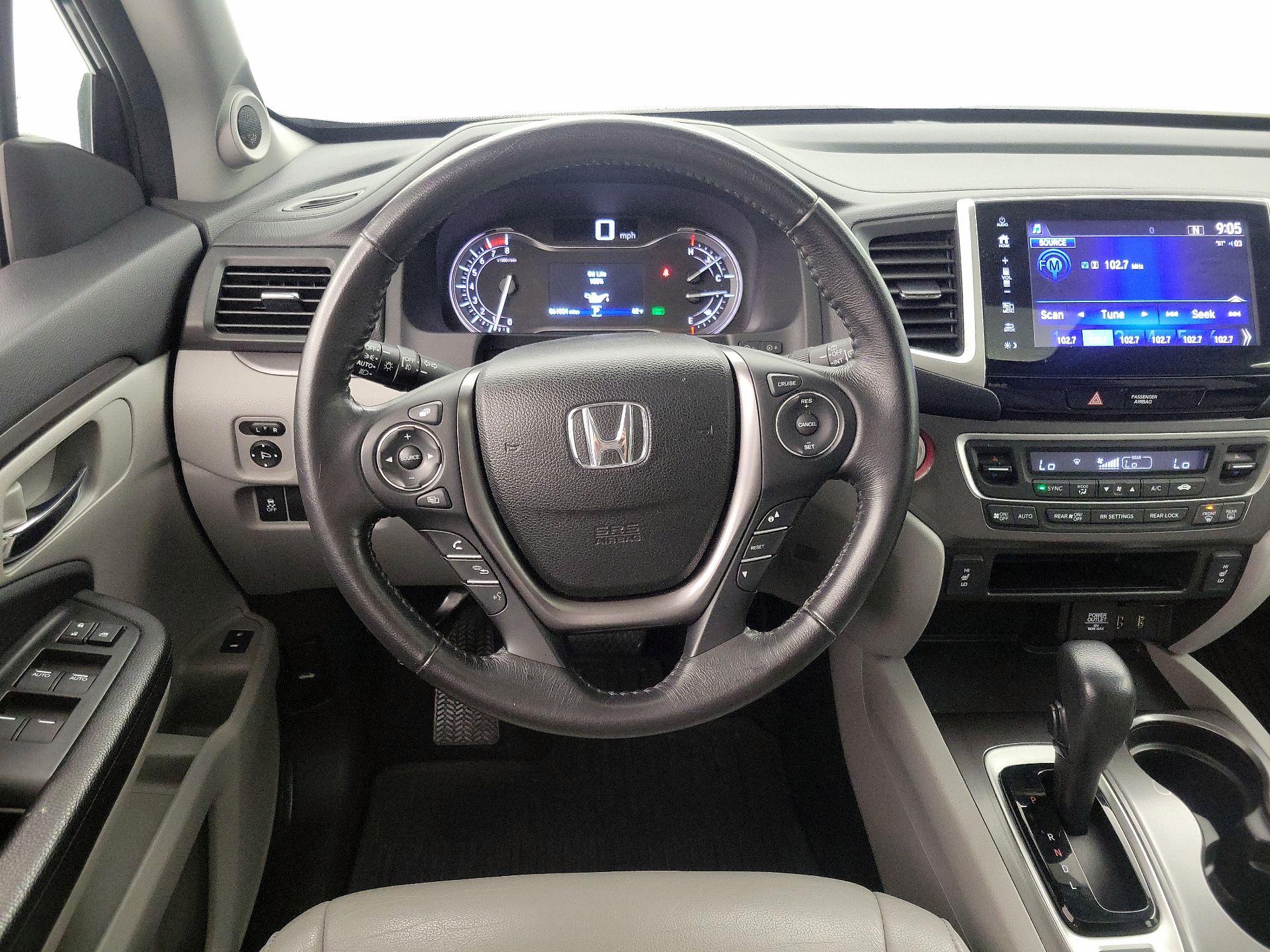 Thumbnail: 2017 Honda Pilot - 10