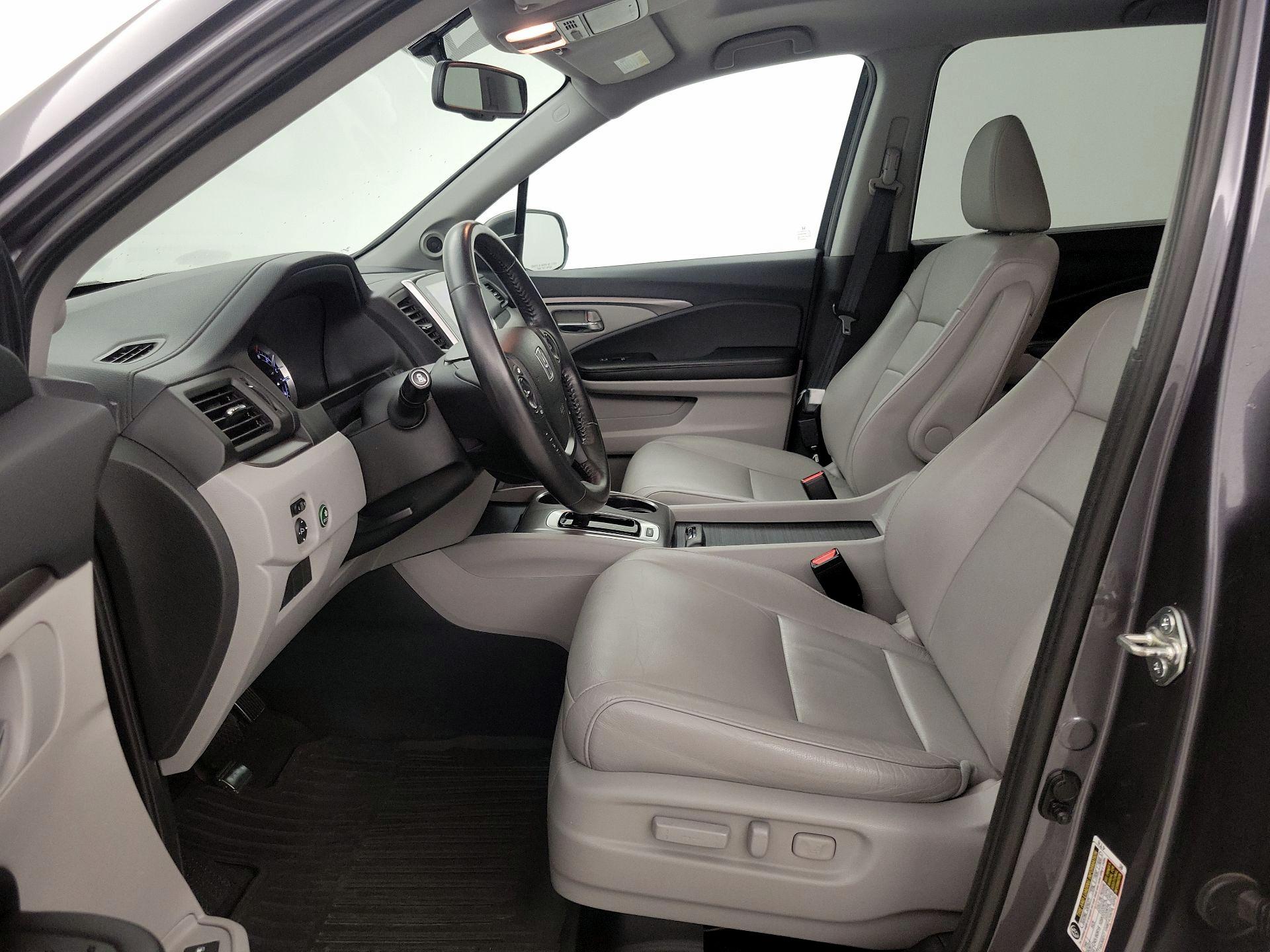 Thumbnail: 2017 Honda Pilot - 11