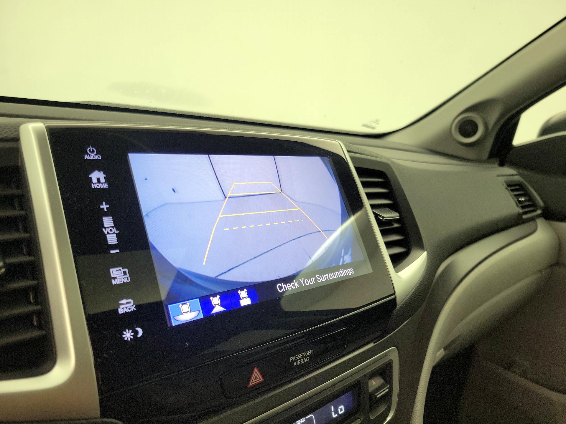 Thumbnail: 2017 Honda Pilot - 14