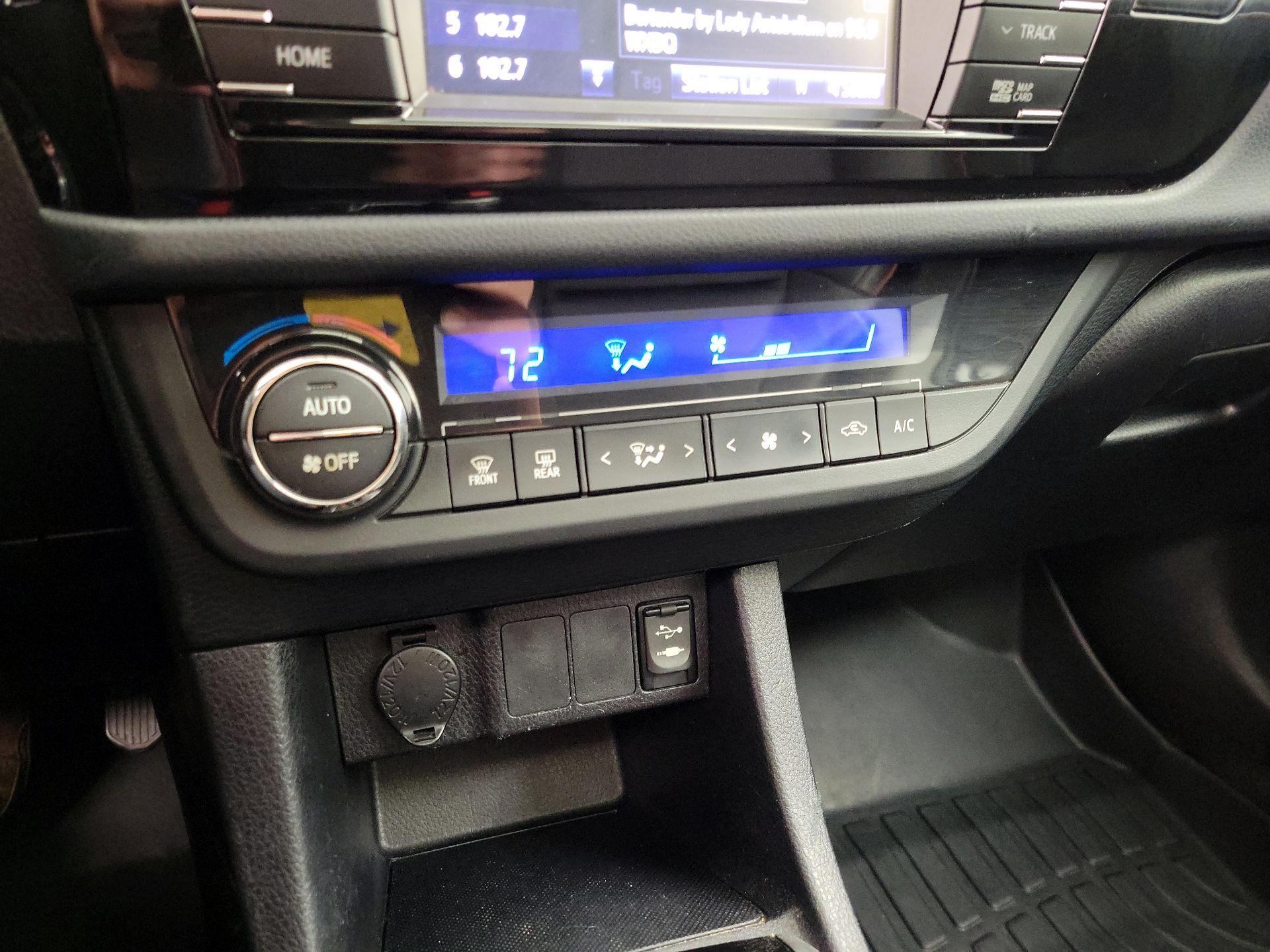 Thumbnail: 2016 Toyota Corolla - 16