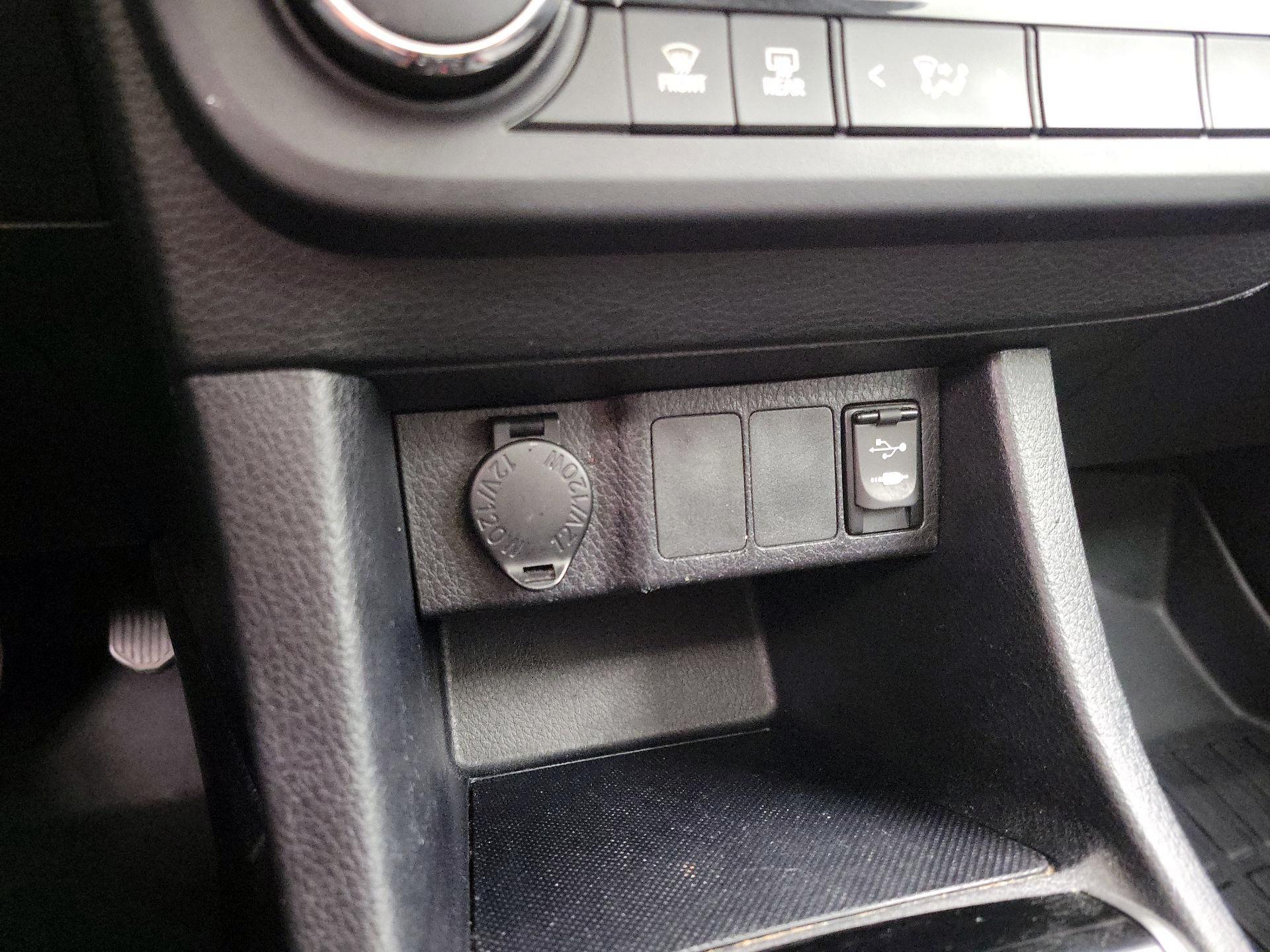 Thumbnail: 2016 Toyota Corolla - 18