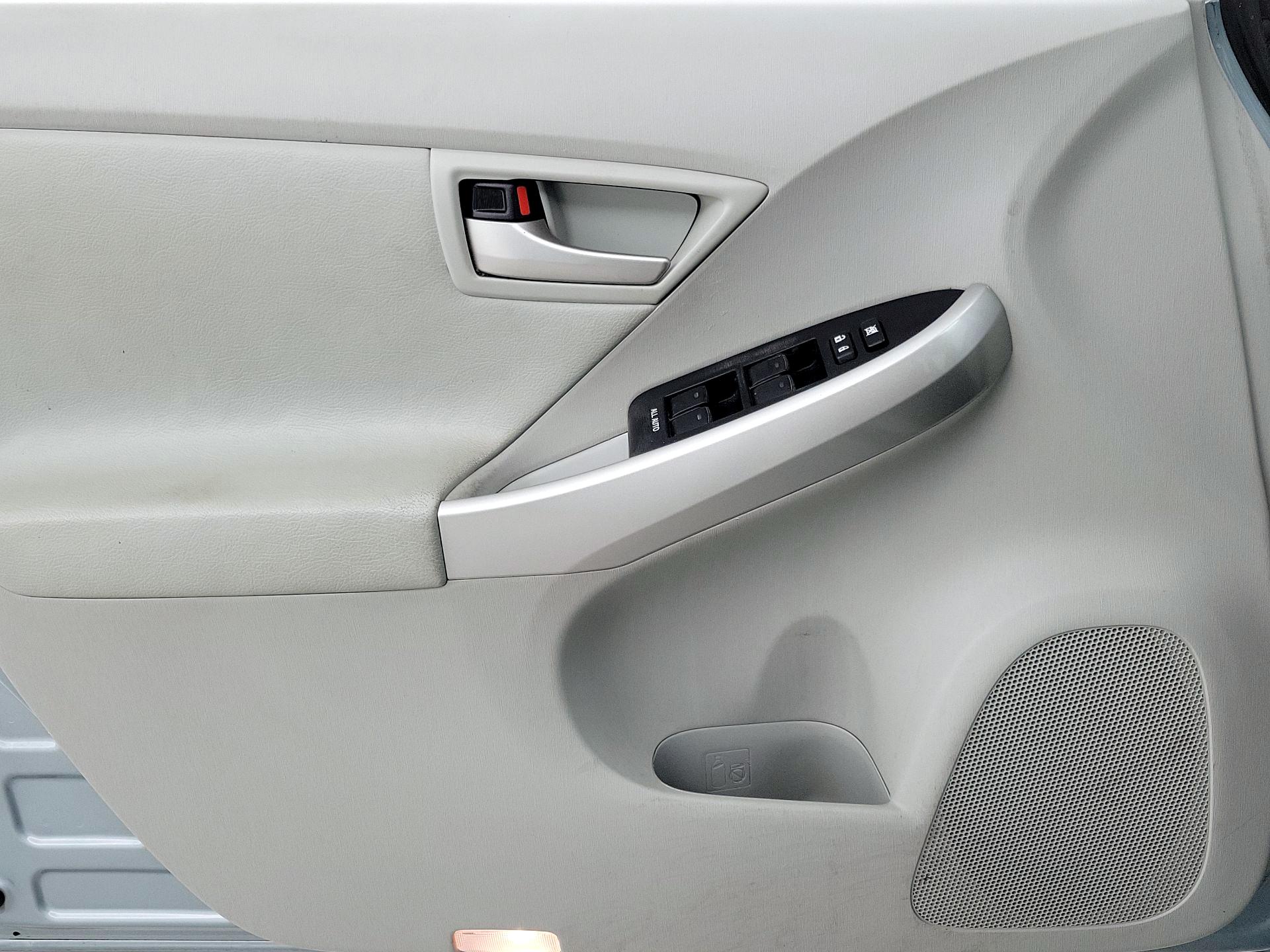 Thumbnail: 2014 Toyota Prius - 12