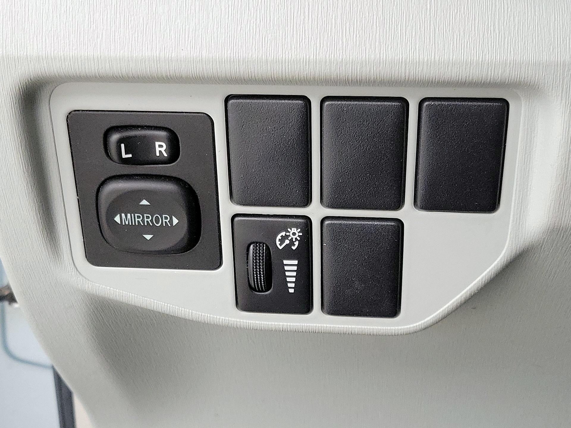 Thumbnail: 2014 Toyota Prius - 13