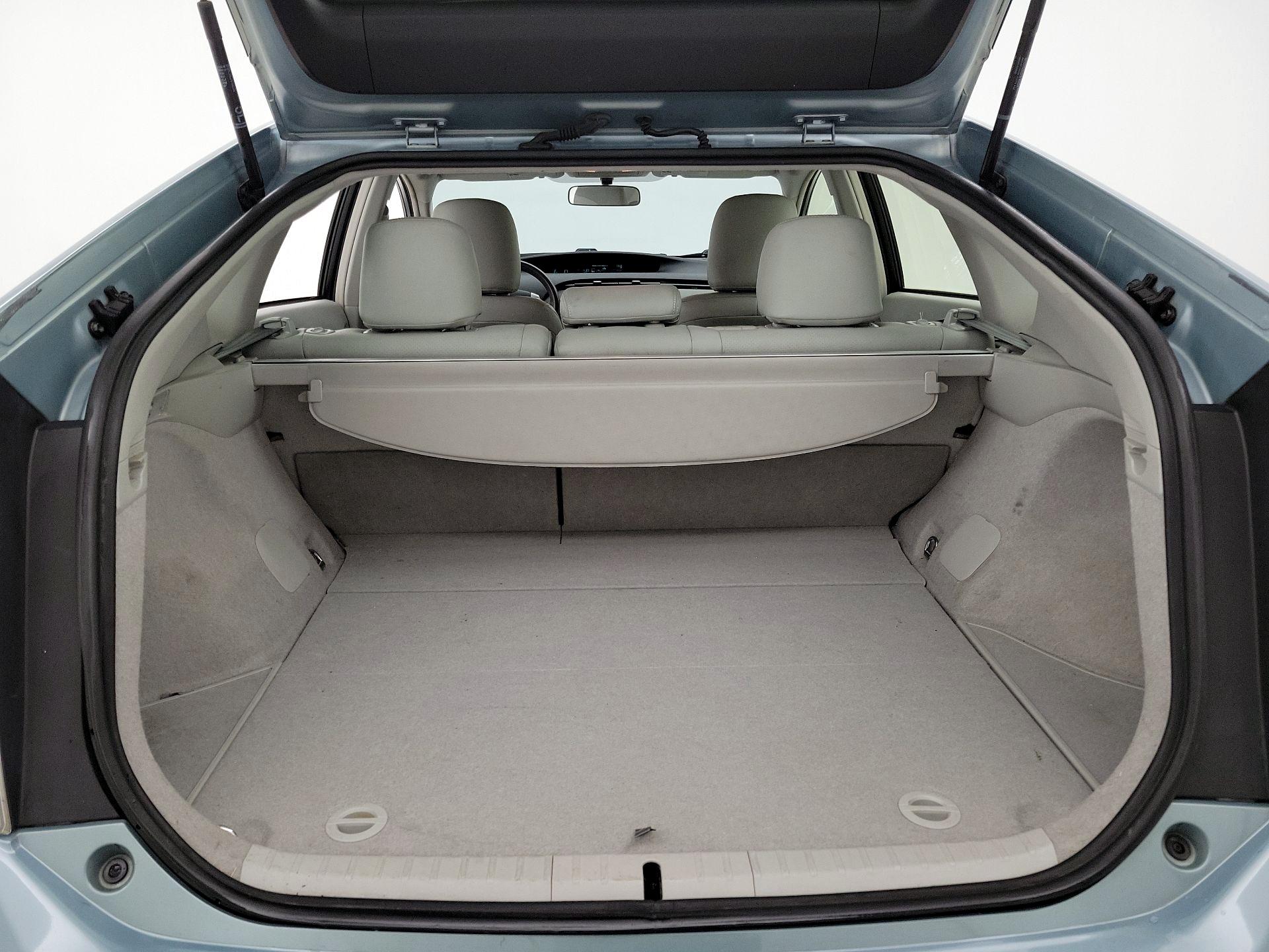 Thumbnail: 2014 Toyota Prius - 18