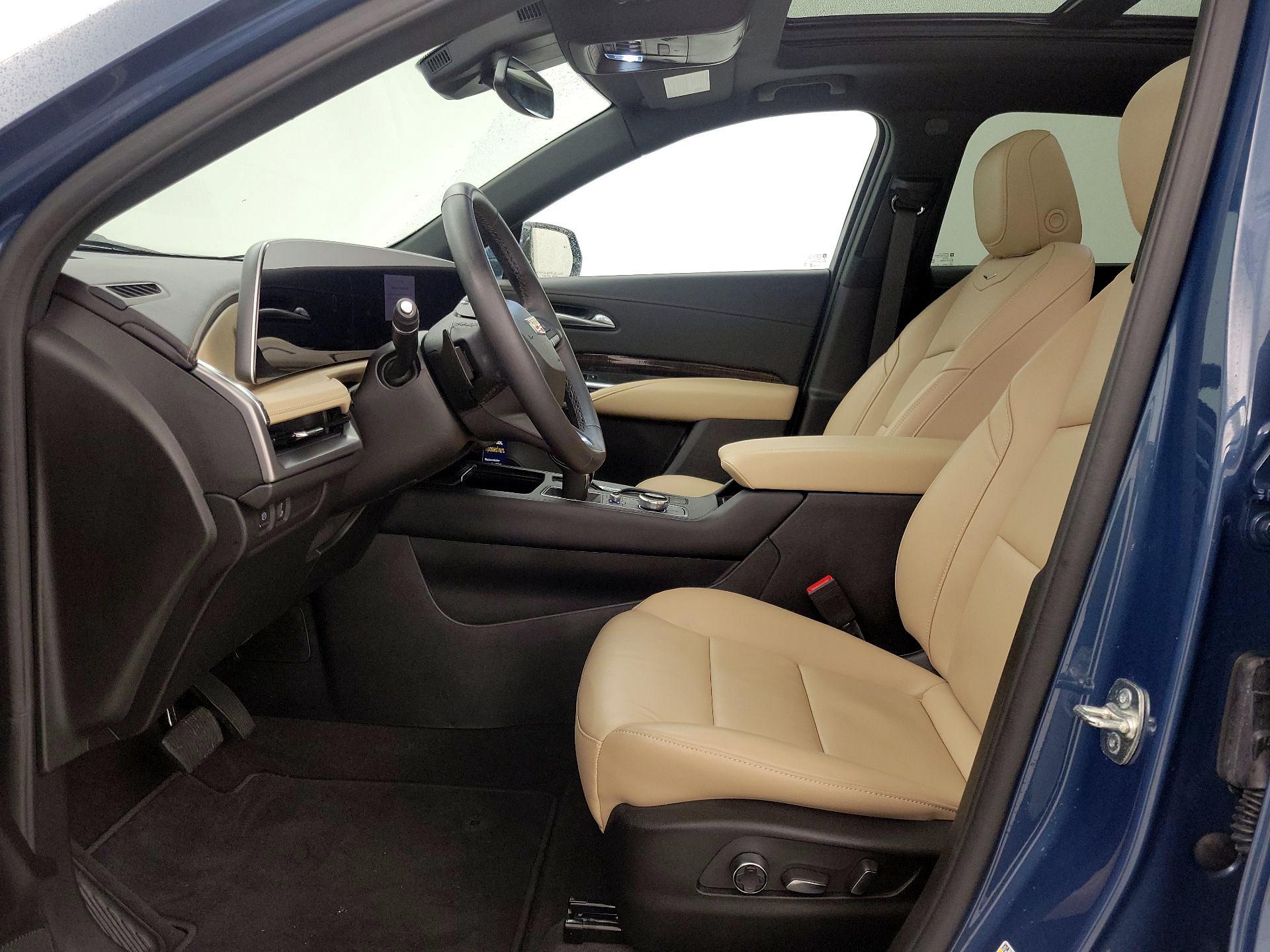 Thumbnail: 2024 Cadillac XT4 - 11