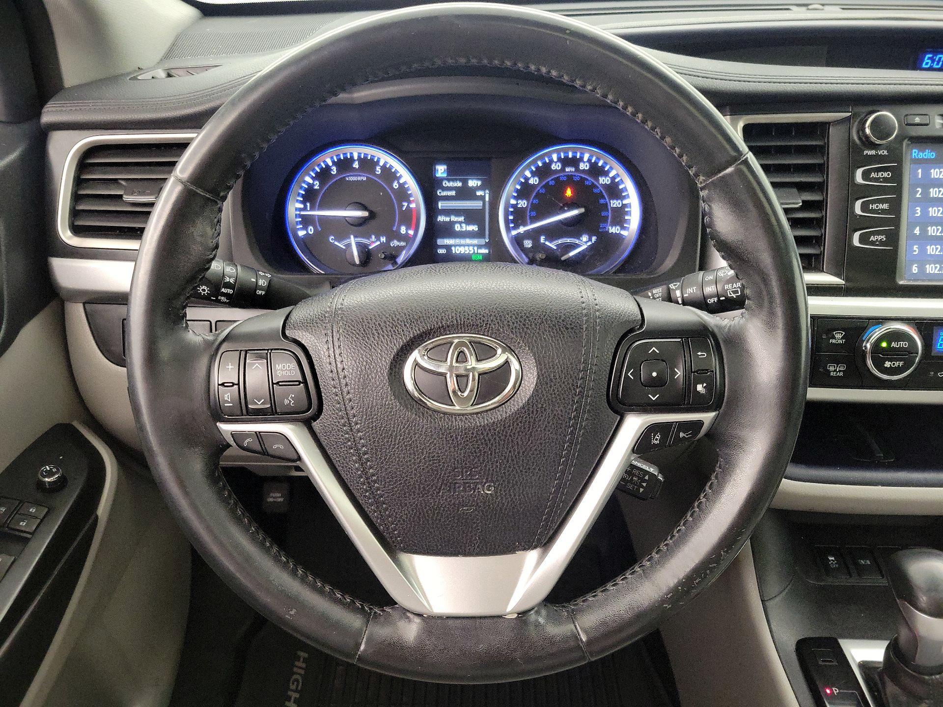 Thumbnail: 2017 Toyota Highlander - 10