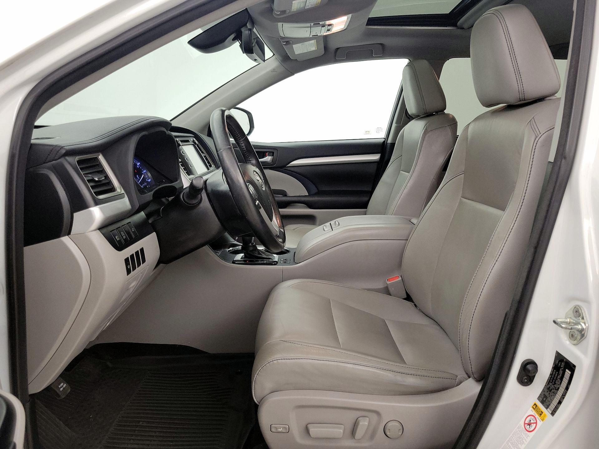 Thumbnail: 2017 Toyota Highlander - 11